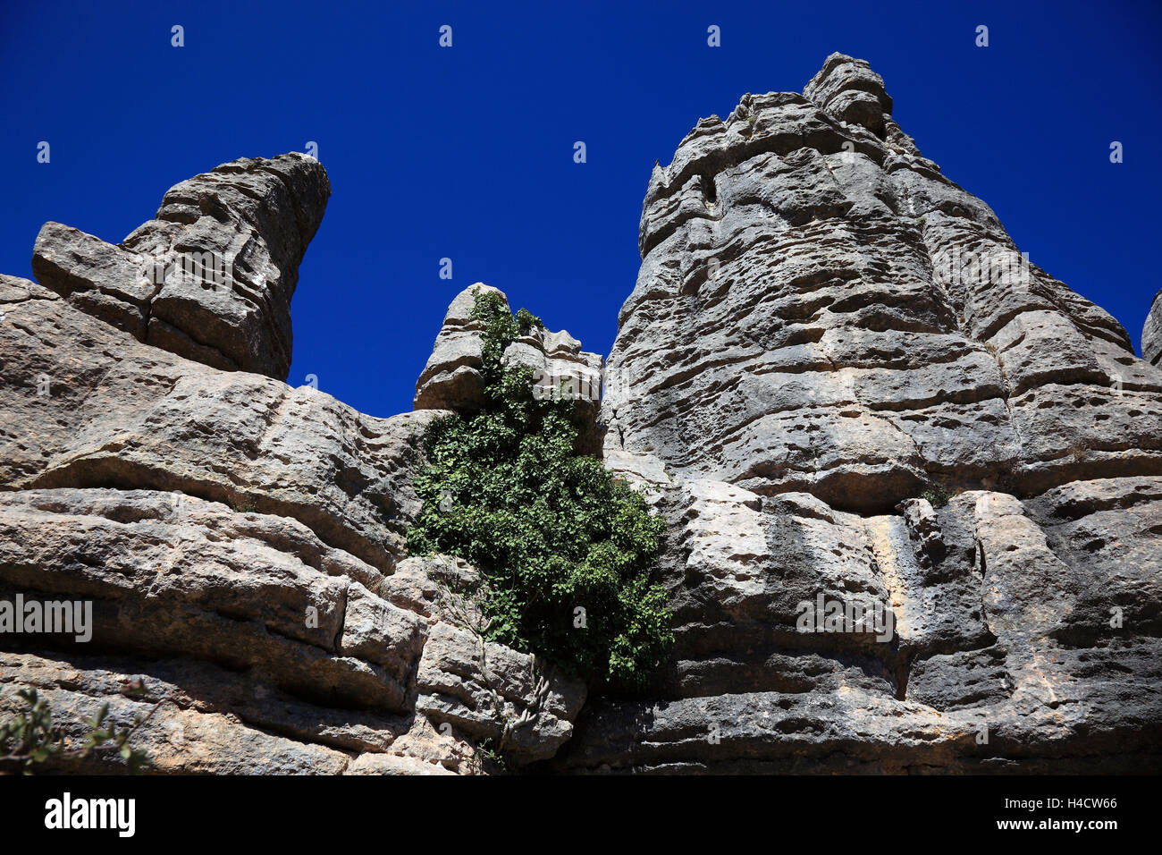 Strane formazioni di pietra nel parco nazionale di cucchiai di torca, Paraje obiettivo naturale cal de Antequera, è di 1171-ha-riserva naturale con insolita duplice vanga formazioni in spagnola Andalusia, circa 14 km eliminato dalla città di provincia a Antequera, Foto Stock