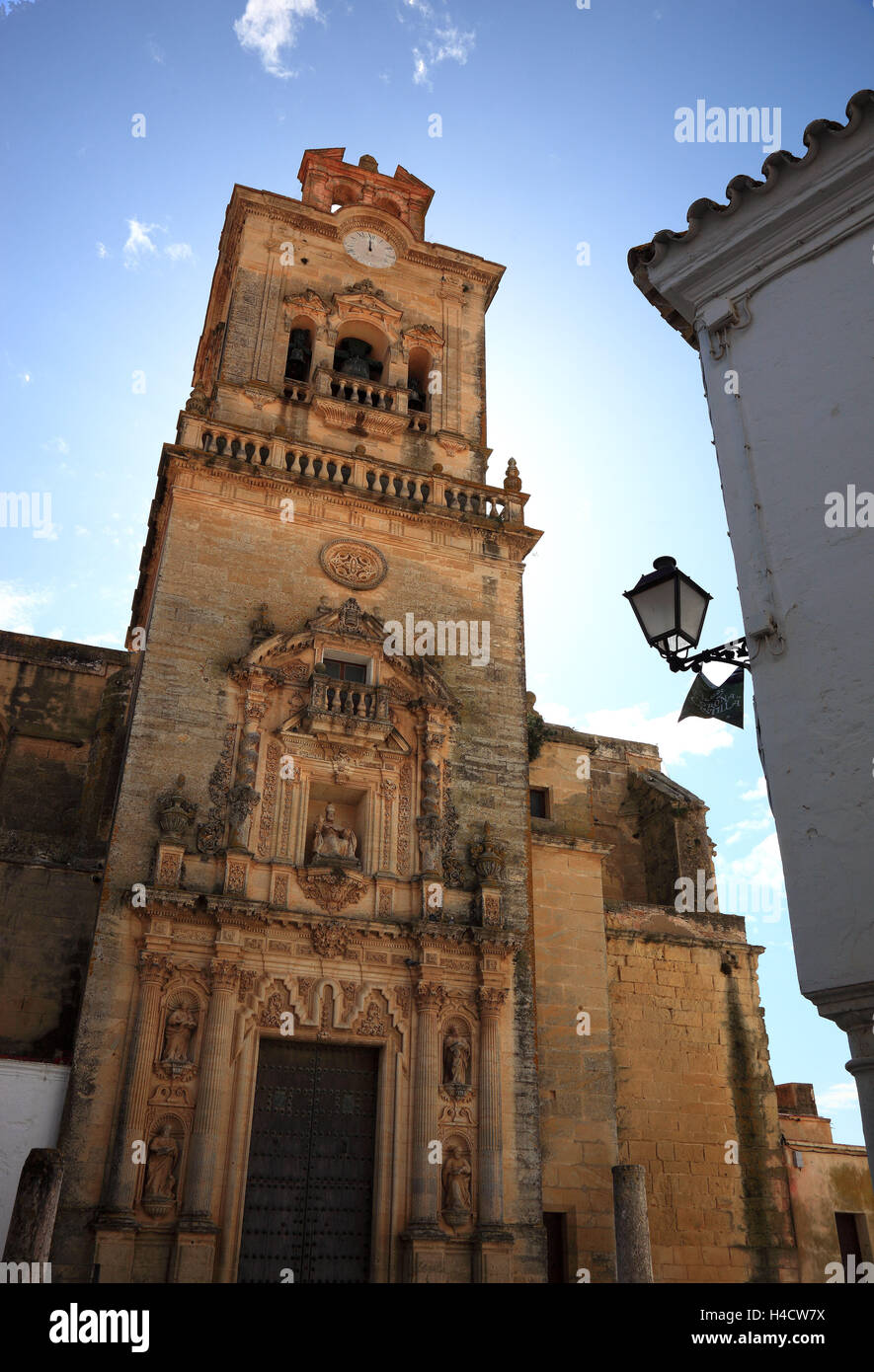 Spagna, Andalusia, Arcos de la Frontera in provincia di Cadice, nella Ruta de off Pueblos Blancos, street villaggi bianchi, il portale principale della chiesa di San Pedro e San Pietro, chiesa di San Pietro Foto Stock