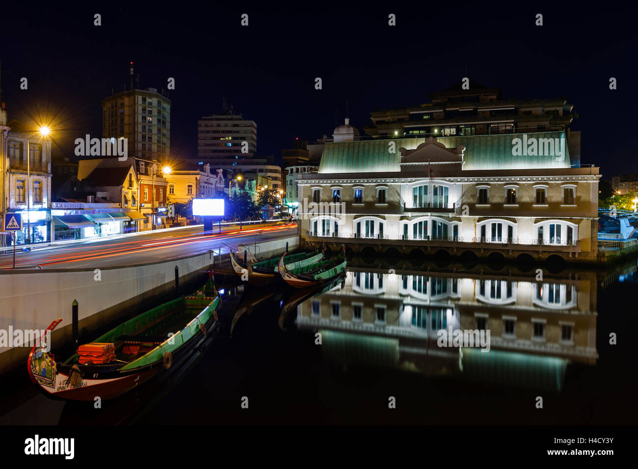 Vista notturna della città di Aveiro, Portogallo. Foto Stock