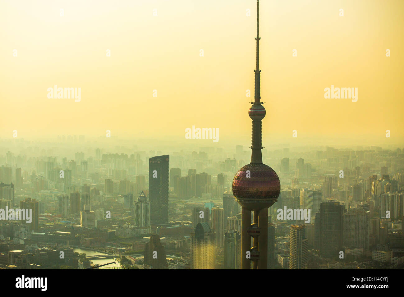 Asia, Cina Shanghai Oriental Pearl TV Tower, la torre della televisione Foto Stock