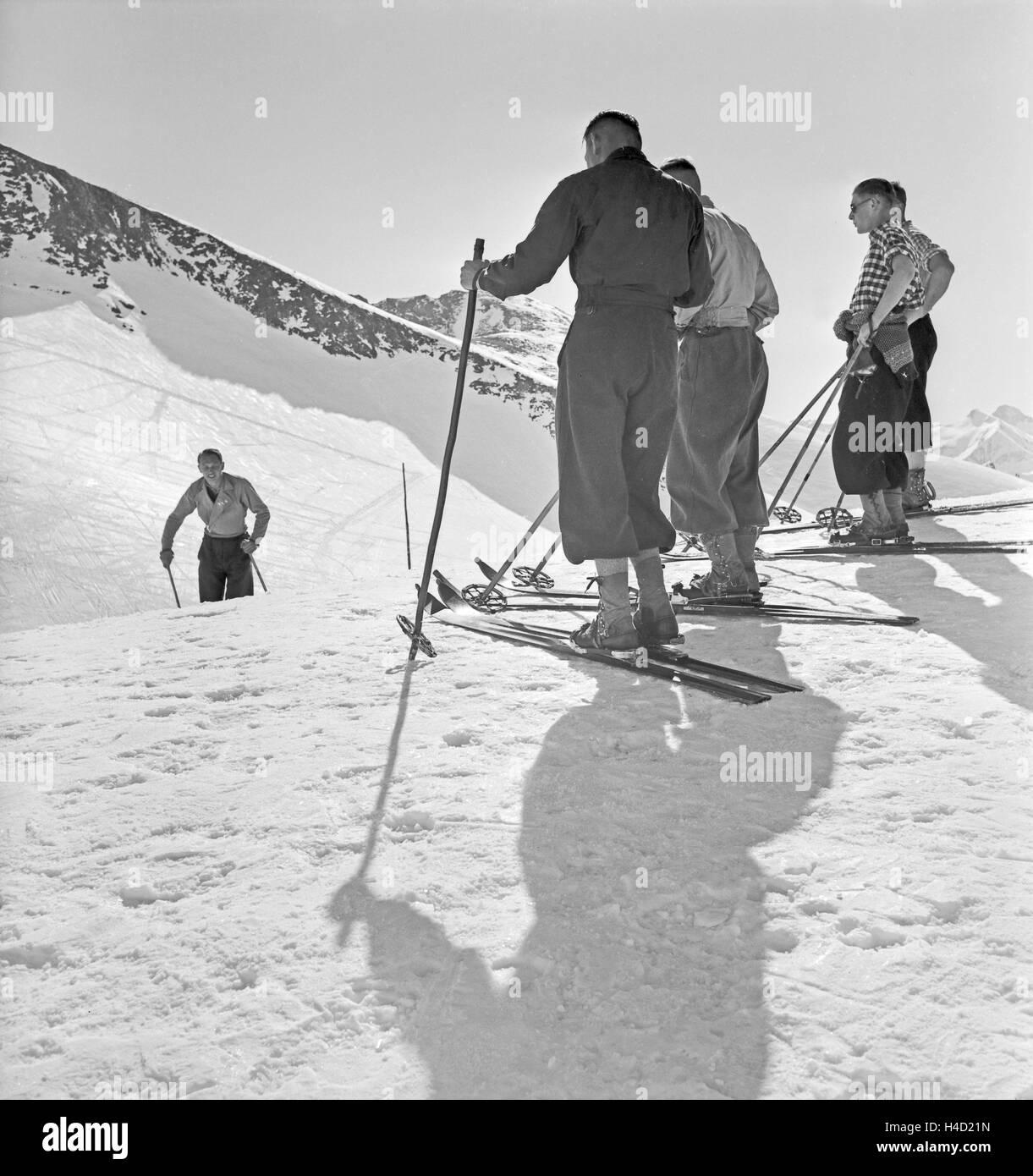 Ein Ausflug in ein Skigebiet in Bayern, Deutsches Reich 1930er Jahre. Un viaggio in una regione di sci in Baviera, Germania 1930s. Foto Stock