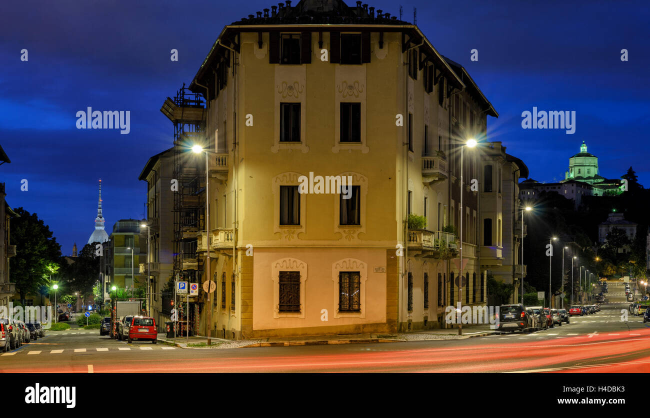 Torino, scena notturna con entrambe la Mole Antonelliana e i Cappuccini Foto Stock