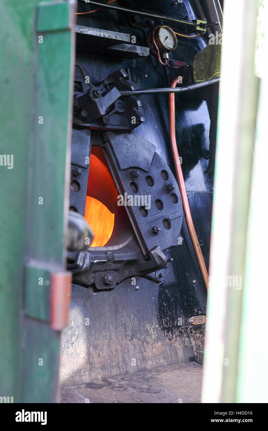 Le reliquie del vapore età visto alla stazione di Bridgnorth, visto qui è il focolare porte del 'Sir Keith Park' locomotore. Foto Stock