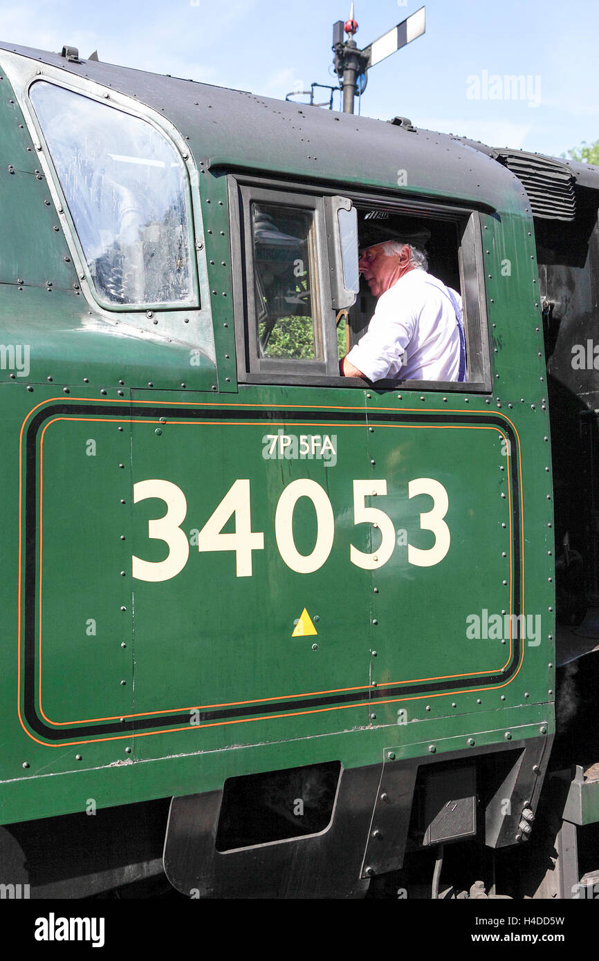 Le reliquie del vapore età visto alla stazione di Bridgnorth, visto qui è il driver del motore della 'Sir Keith Park' locomotore. Foto Stock