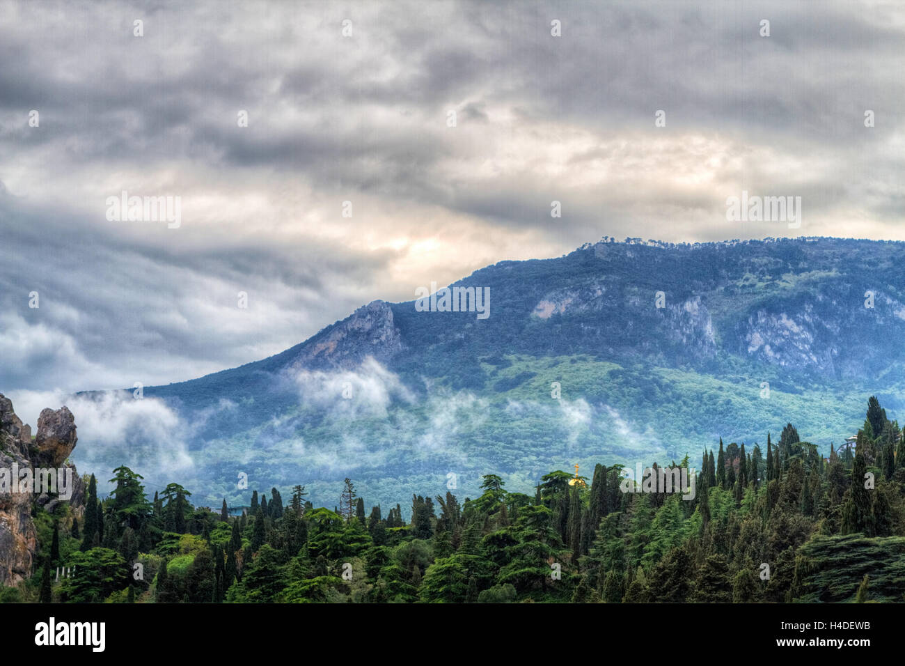 Hurzuf o Gurzuf è un resort in città in Crimea (costa settentrionale del Mar Nero). Il famoso monte di Ayu-Dag (Bear Mountain) ho Foto Stock