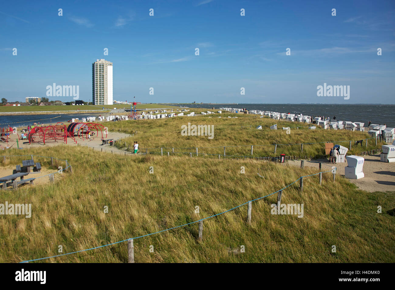 Vasca da bagno Laguna al Mare del Nord dyke nella parte anteriore del Büsumer elevato aumento, Foto Stock