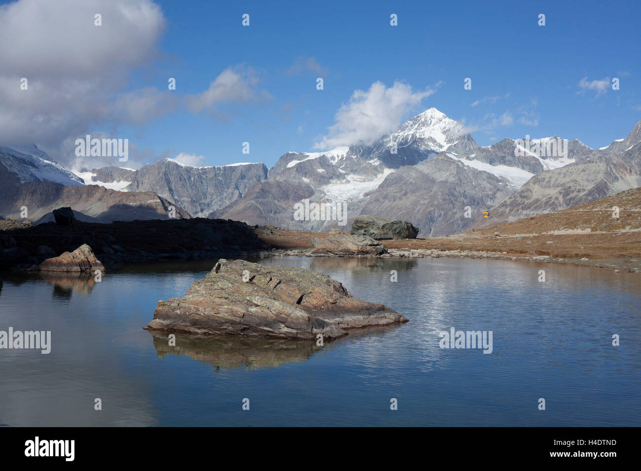 Con Riffelsee, Dent Blanche, Zermatt, Svizzera Foto Stock