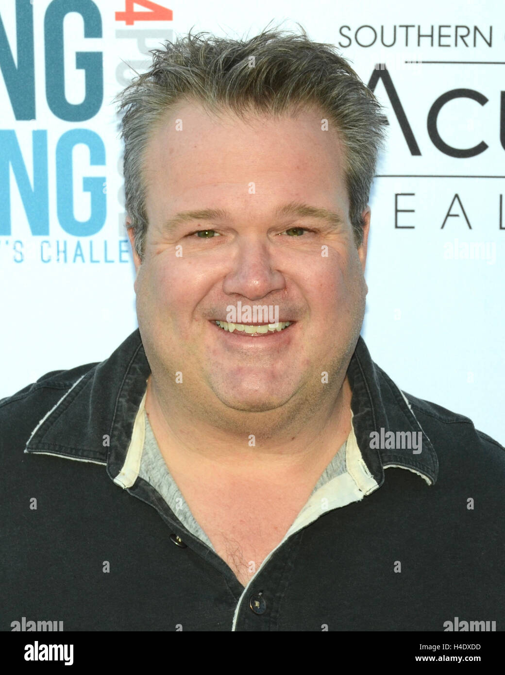 Eric Stonestreet arriva a Clayton Kershaw il quarto Annual Ping Pong 4 Scopo Celebrity torneo a beneficio Kershaw la sfida al Dodger Stadium il 11 agosto 2016 Foto Stock