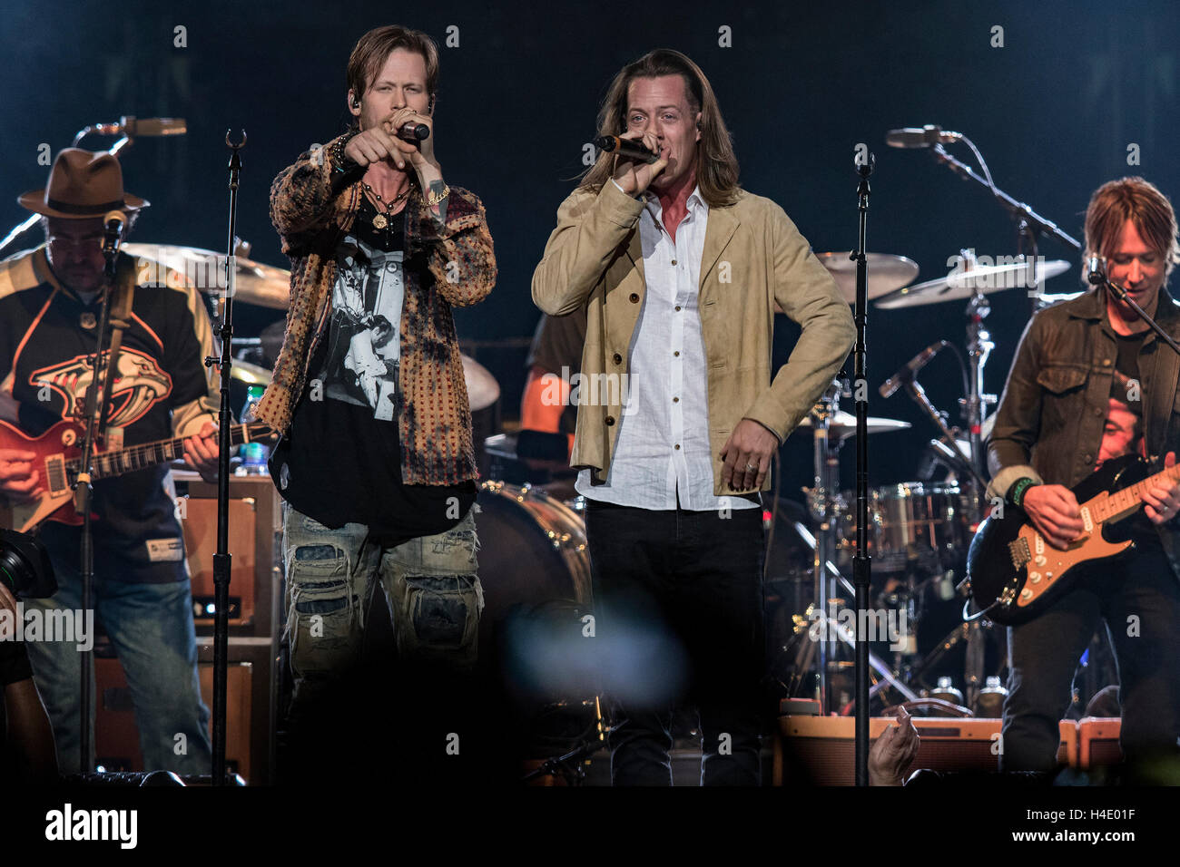 Florida Georgia la linea suona presso il 2016 siamo tutti per la sala concerto benefico che beneficiano la Country Music Hall of Fame. Foto Stock