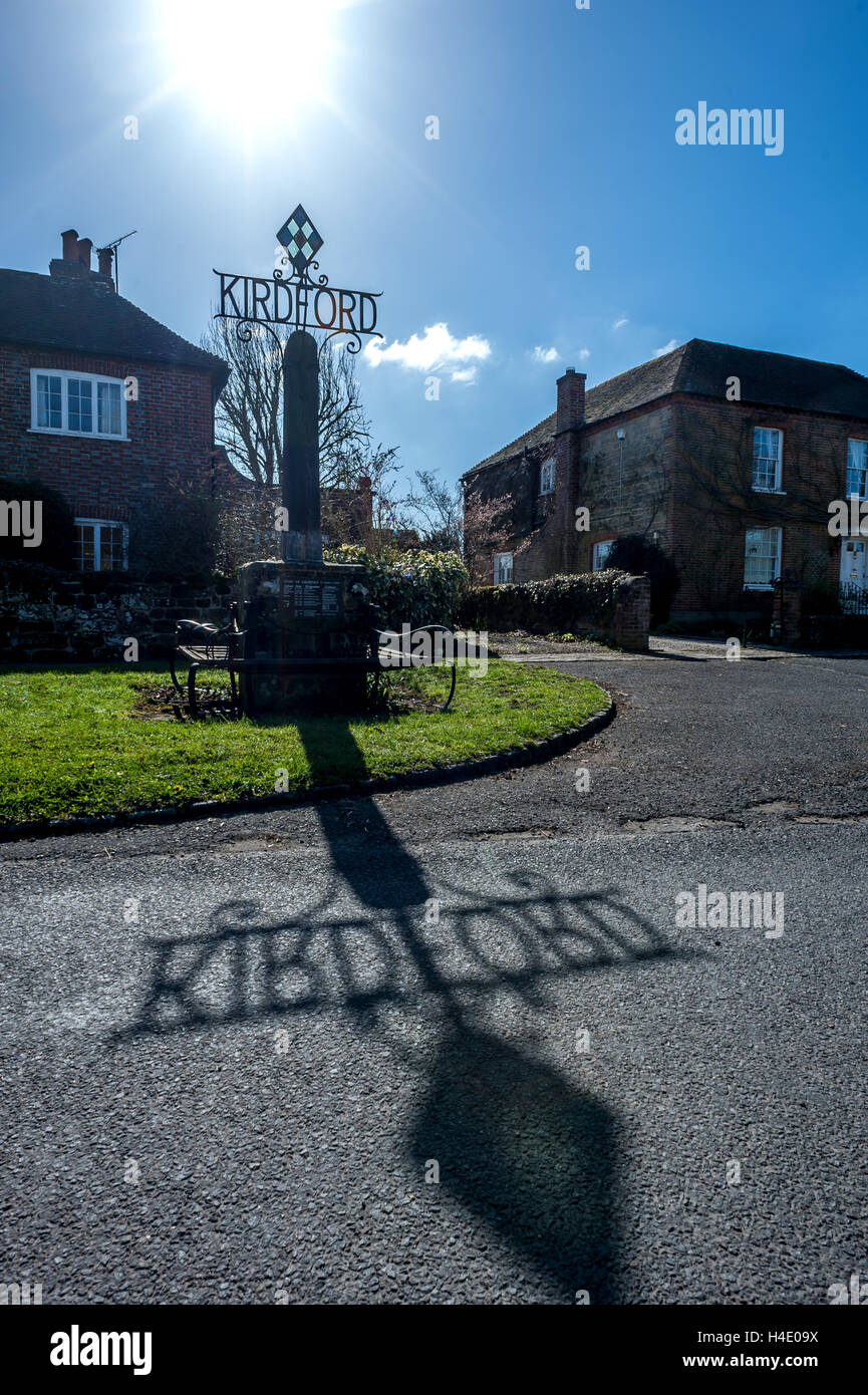 Il villaggio di Kirdford nel Sussex: Il segno del villaggio Foto Stock