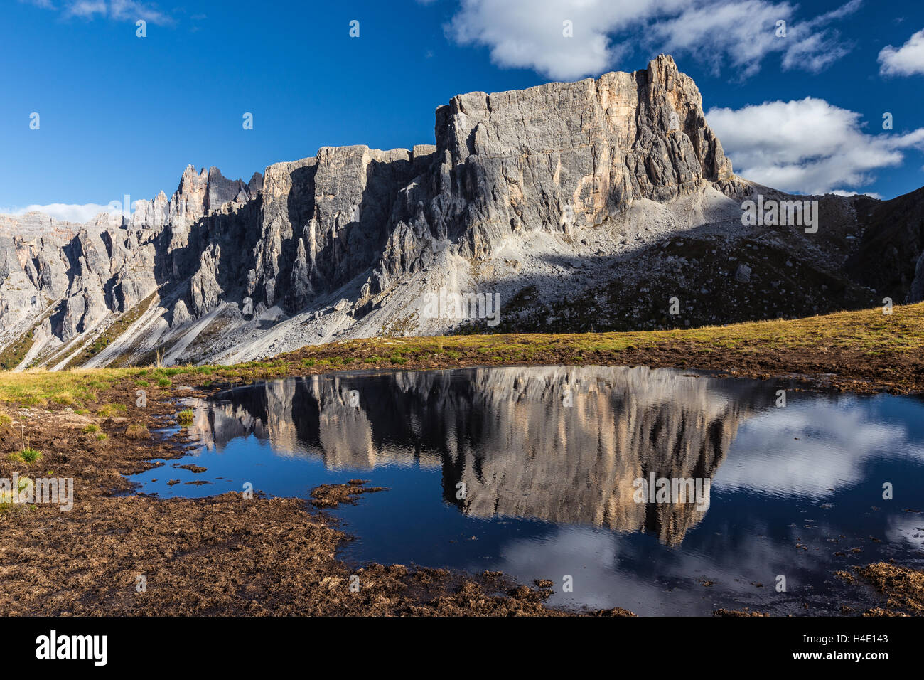 Montagna di Lastoni di Formin, gruppo Croda da Lago. Le Dolomiti di Ampezzo. Passo Giau. Alpi Italiane. Europa. Foto Stock