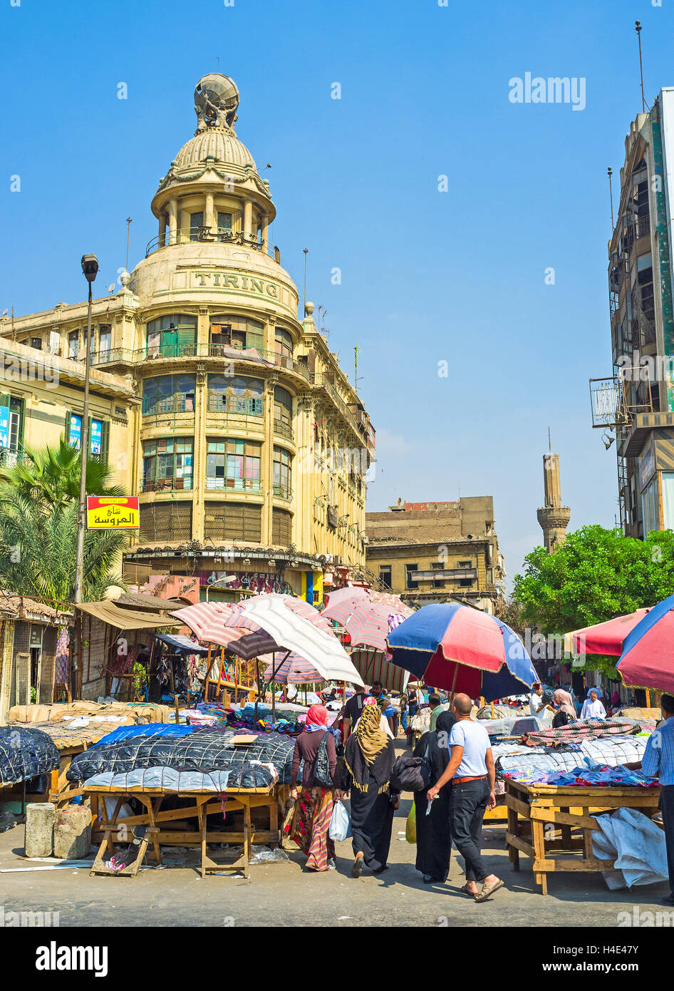 L'ex faticoso Department Store circondato dal rumoroso mercato Ataba Foto Stock