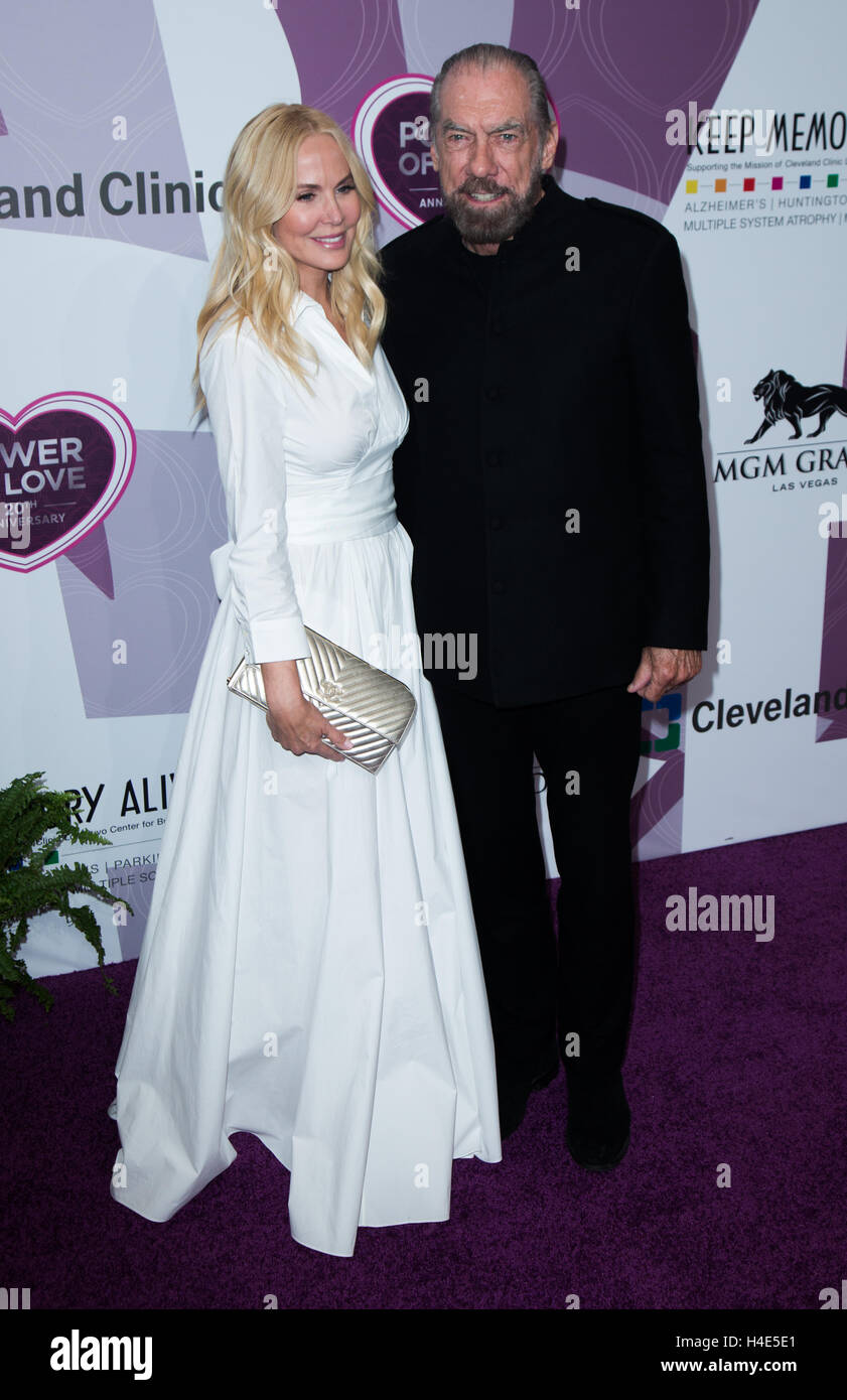 Eloise DeJoria e John Paul DeJoria frequentare la memoria viva di xx potenza annuale di Gala di amore al MGM Grand Garden Arena il 21 maggio 2016 in Las Vegas, Nevada, USA. Foto Stock