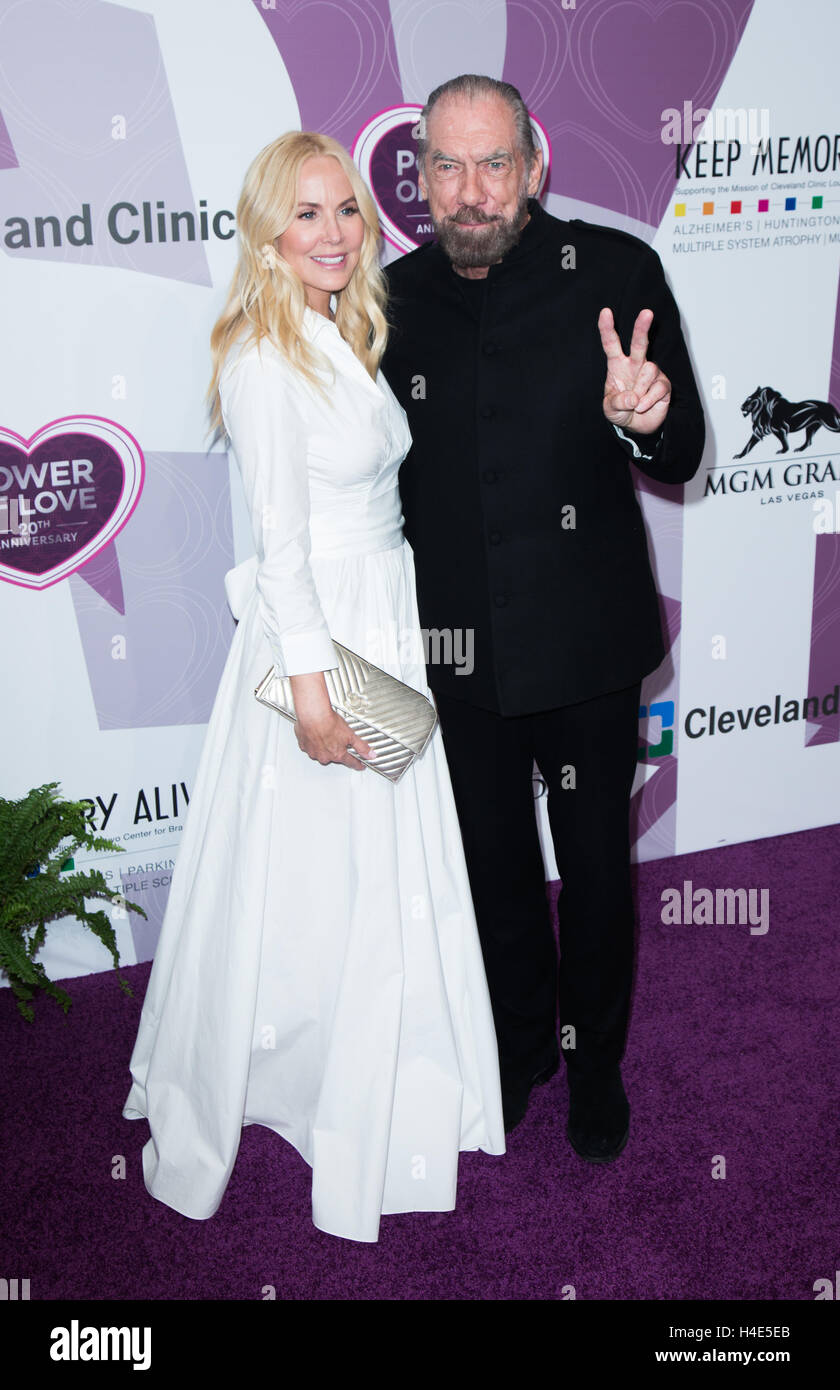 Eloise DeJoria e John Paul DeJoria frequentare la memoria viva di xx potenza annuale di Gala di amore al MGM Grand Garden Arena il 21 maggio 2016 in Las Vegas, Nevada, USA. Foto Stock