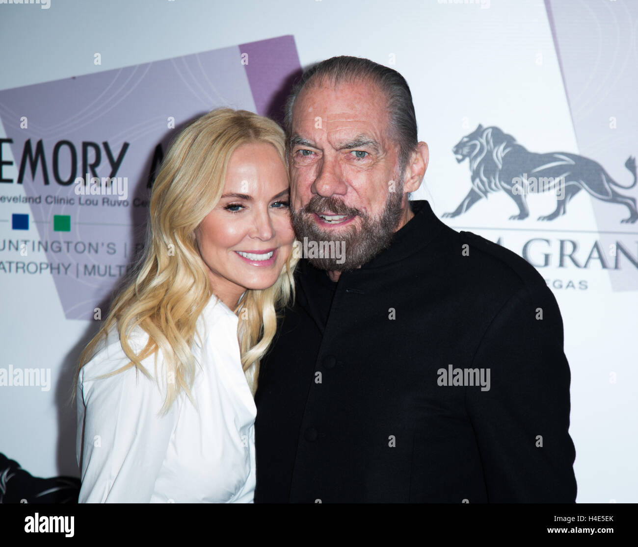 Eloise DeJoria e John Paul DeJoria frequentare la memoria viva di xx potenza annuale di Gala di amore al MGM Grand Garden Arena il 21 maggio 2016 in Las Vegas, Nevada, USA. Foto Stock
