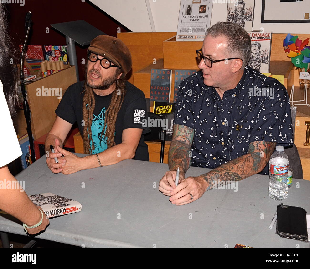 Keith Morris e Jim Ruland a Keith Morris 'My danni " libro lancio a lucernario libri a Los Felix il 26 agosto 2016. Foto Stock