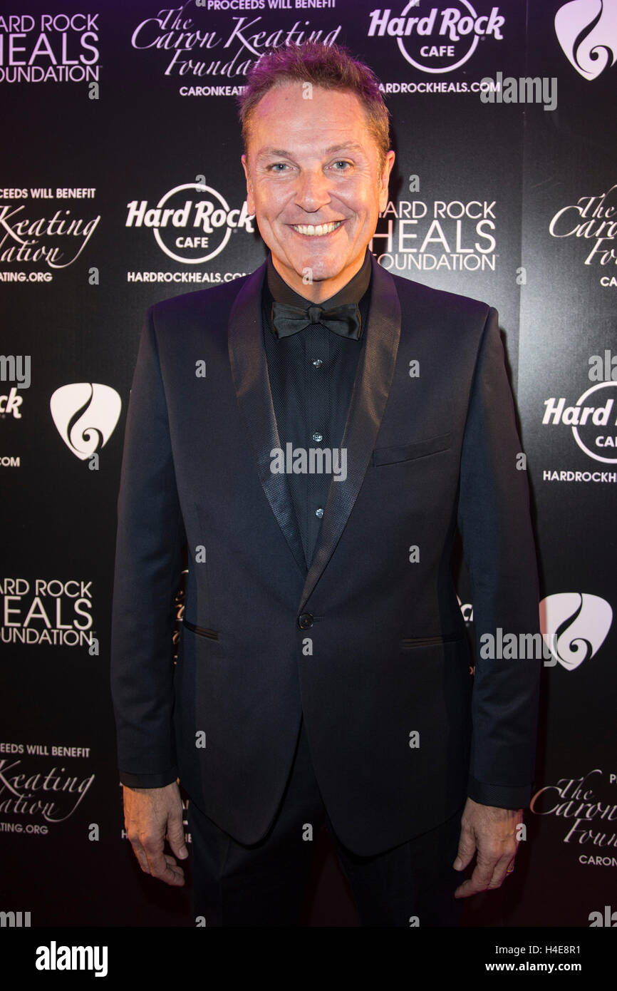 Londra, Regno Unito. Il 14 ottobre 2016. Brian Conley assiste annuale di Gala Pinktober presentato dall'Hard Rock guarisce Foundation presso il Dorchester, Londra. L'evento annuale che raccoglie fondi per la Caron Keating Foundation. Foto Stock