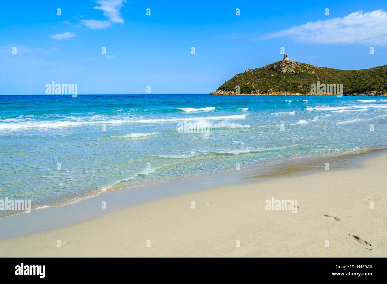 Idilliaco Porto Giunco spiaggia con mare azzurro acqua, l'isola di Sardegna, Italia Foto Stock
