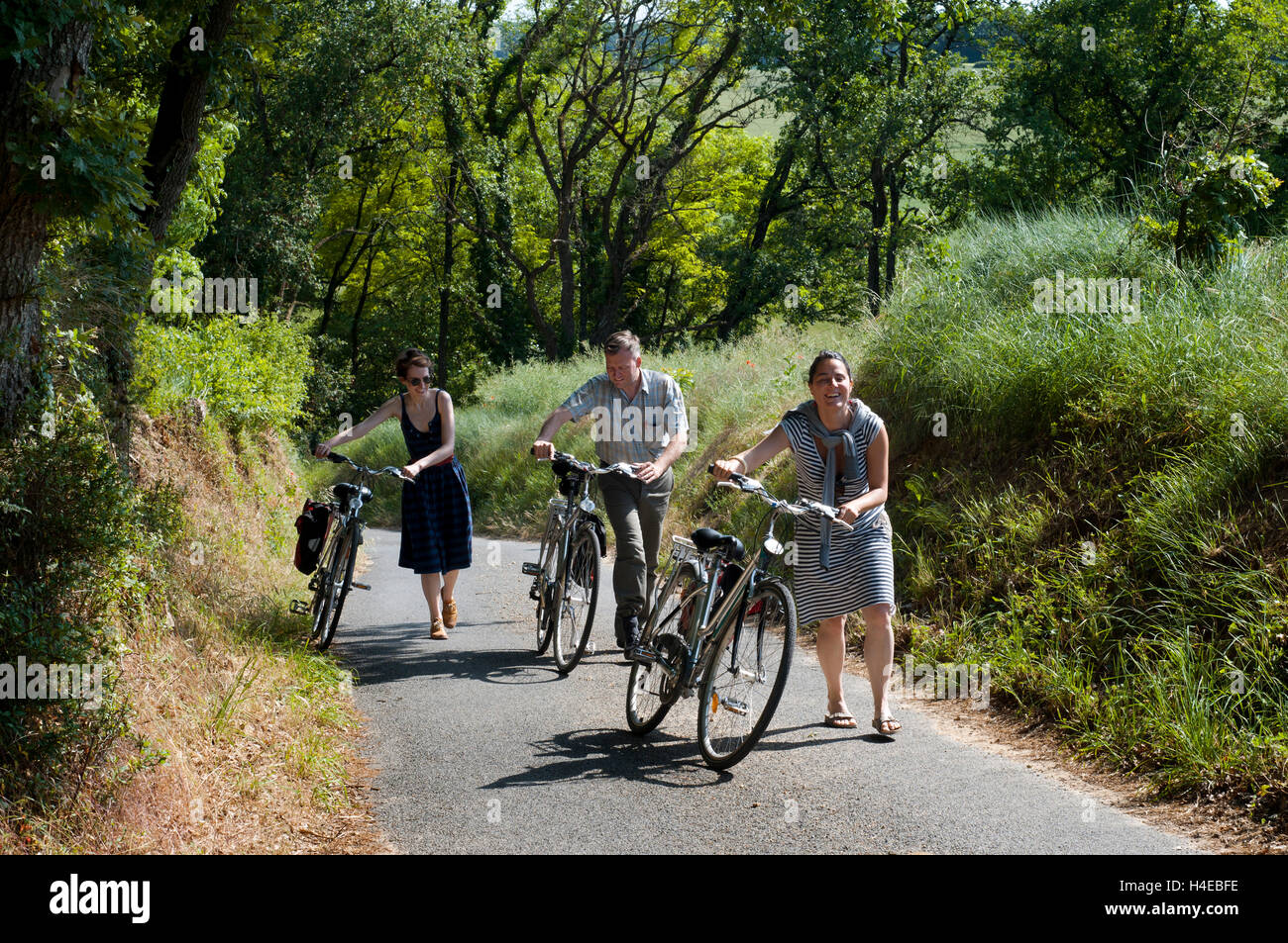 In bicicletta dal Fontevraud a Saumur, Valle della Loira, in Francia. Venti chilometri di bicicletta in Fontevraud e siamo arrivati alle porte di Saumur, una piccola cittadina alle porte della Loira. Foto Stock