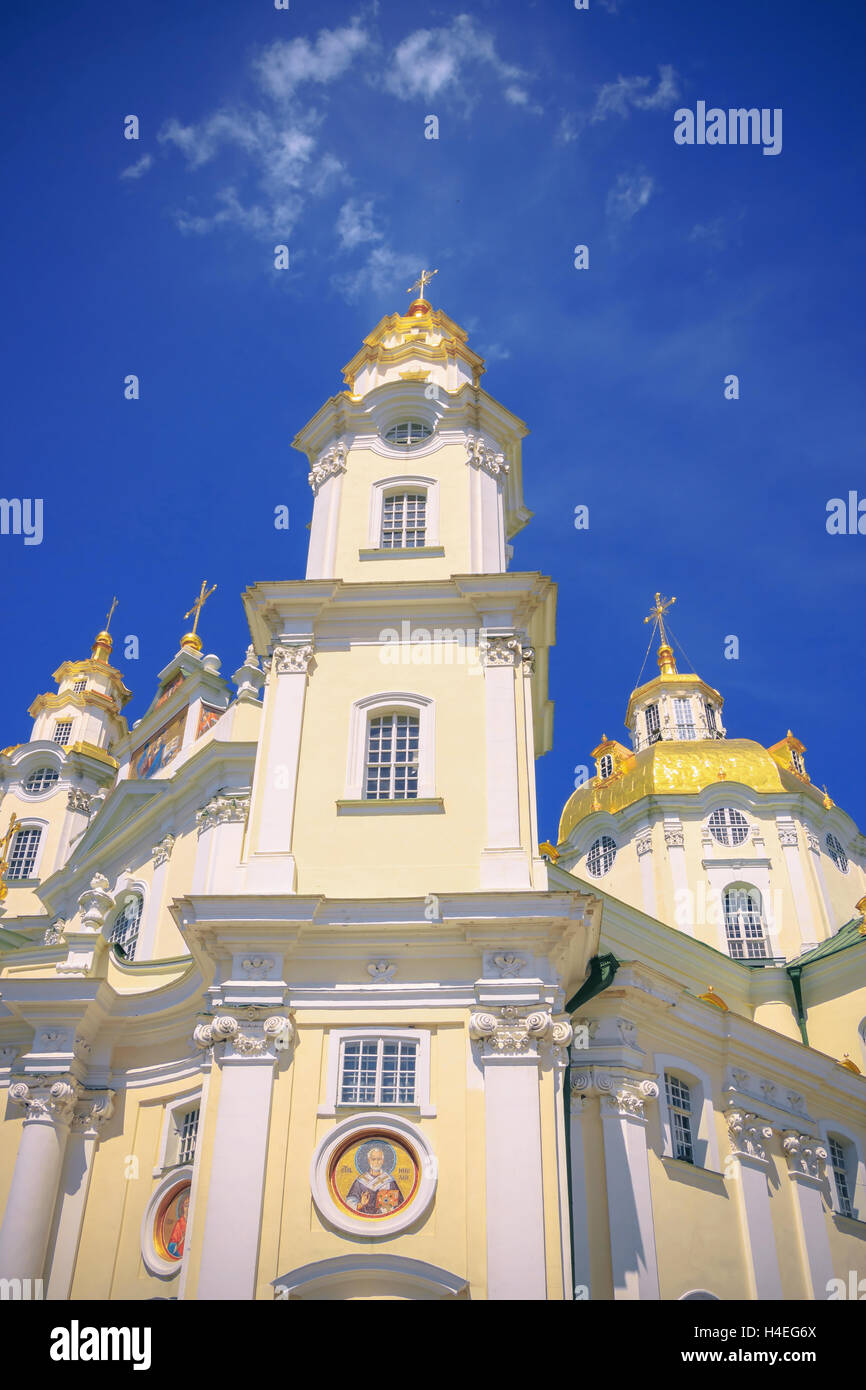 Vista frontale della cattedrale della Dormizione Pochayiv Lavra. Foto Stock