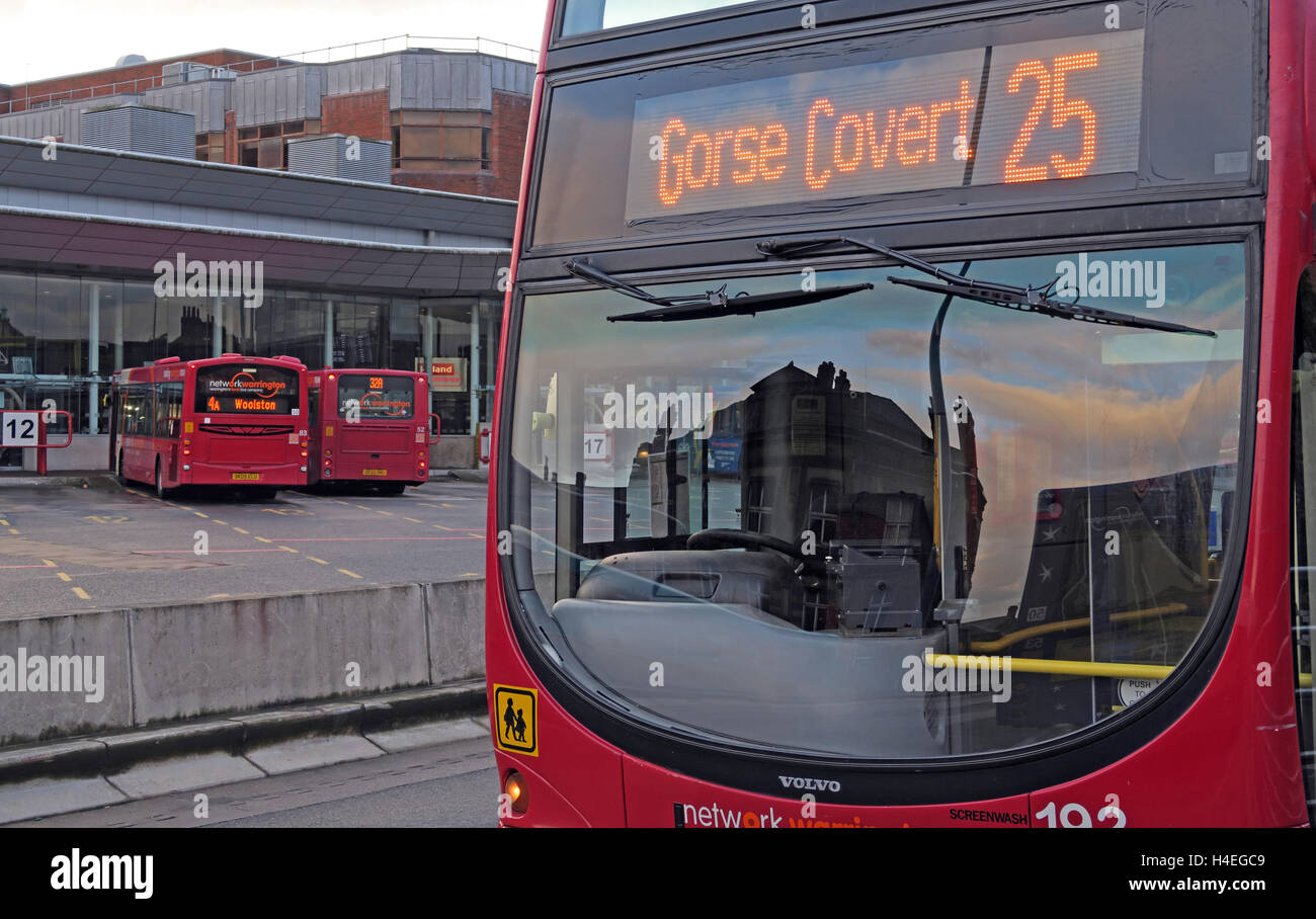 Gorse Covert 25 autobus a Warrington Interchange,Centro Storico,WBC,Cheshire, Inghilterra, Regno Unito Foto Stock