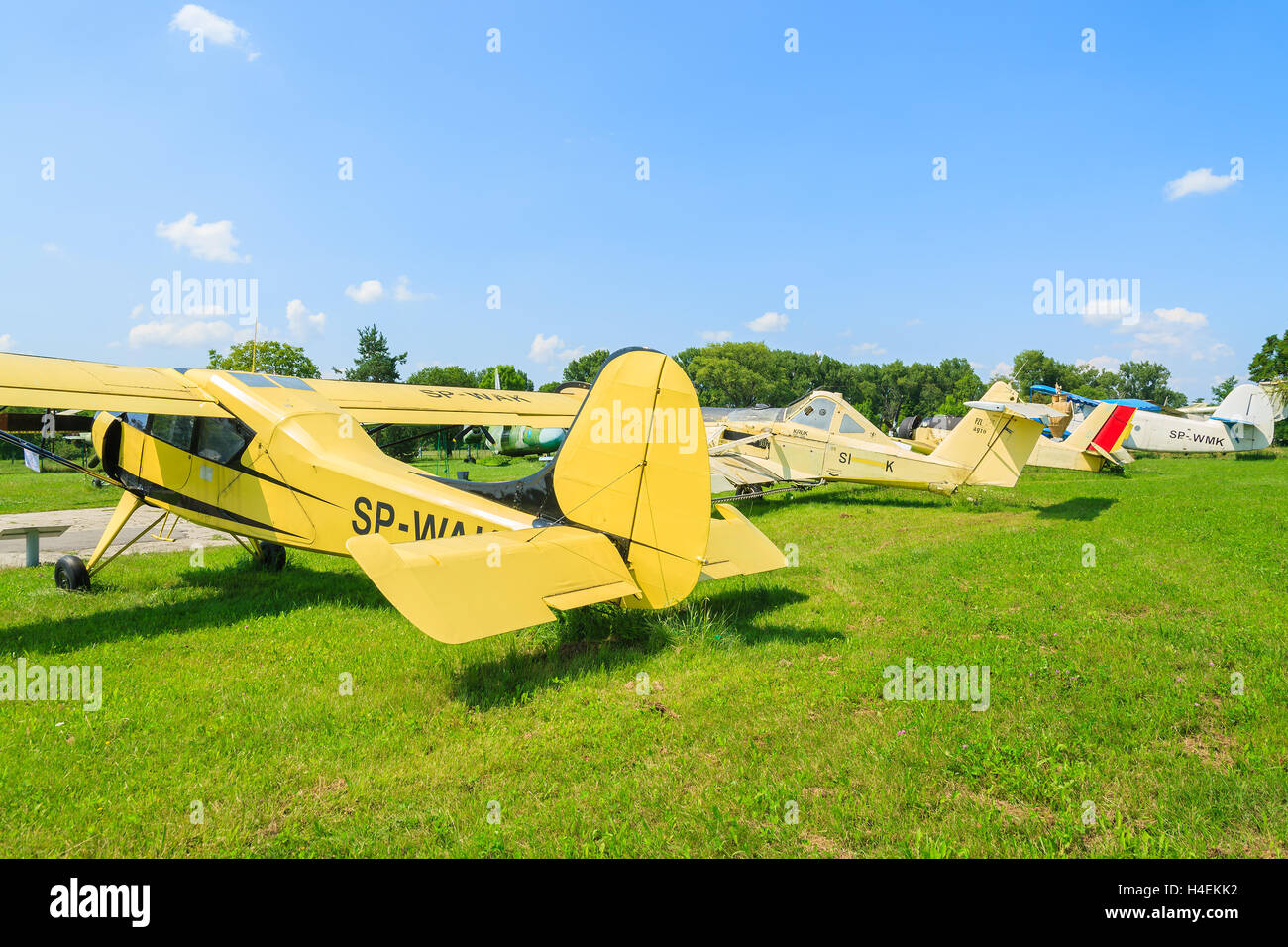 Cracovia museo di aviazione, Polonia - Lug 27, 2014: vecchi aeromobili in mostra nel museo a cielo aperto della storia dell'aviazione in Cracovia in Polonia. In estate spesso airshows avvengono qui. Foto Stock
