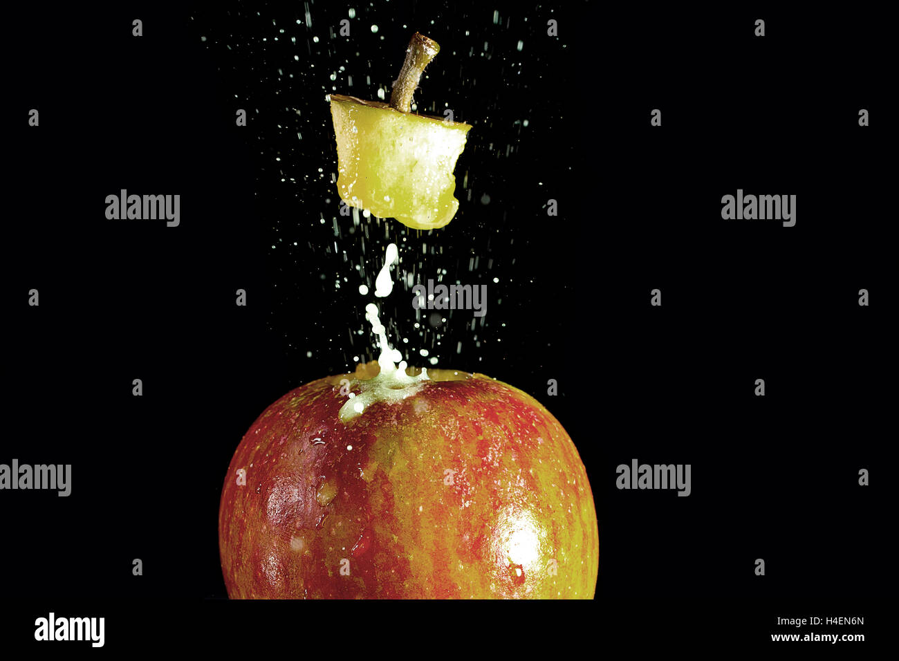 Freschi succhi di mela dall esplosione di Apple Foto Stock