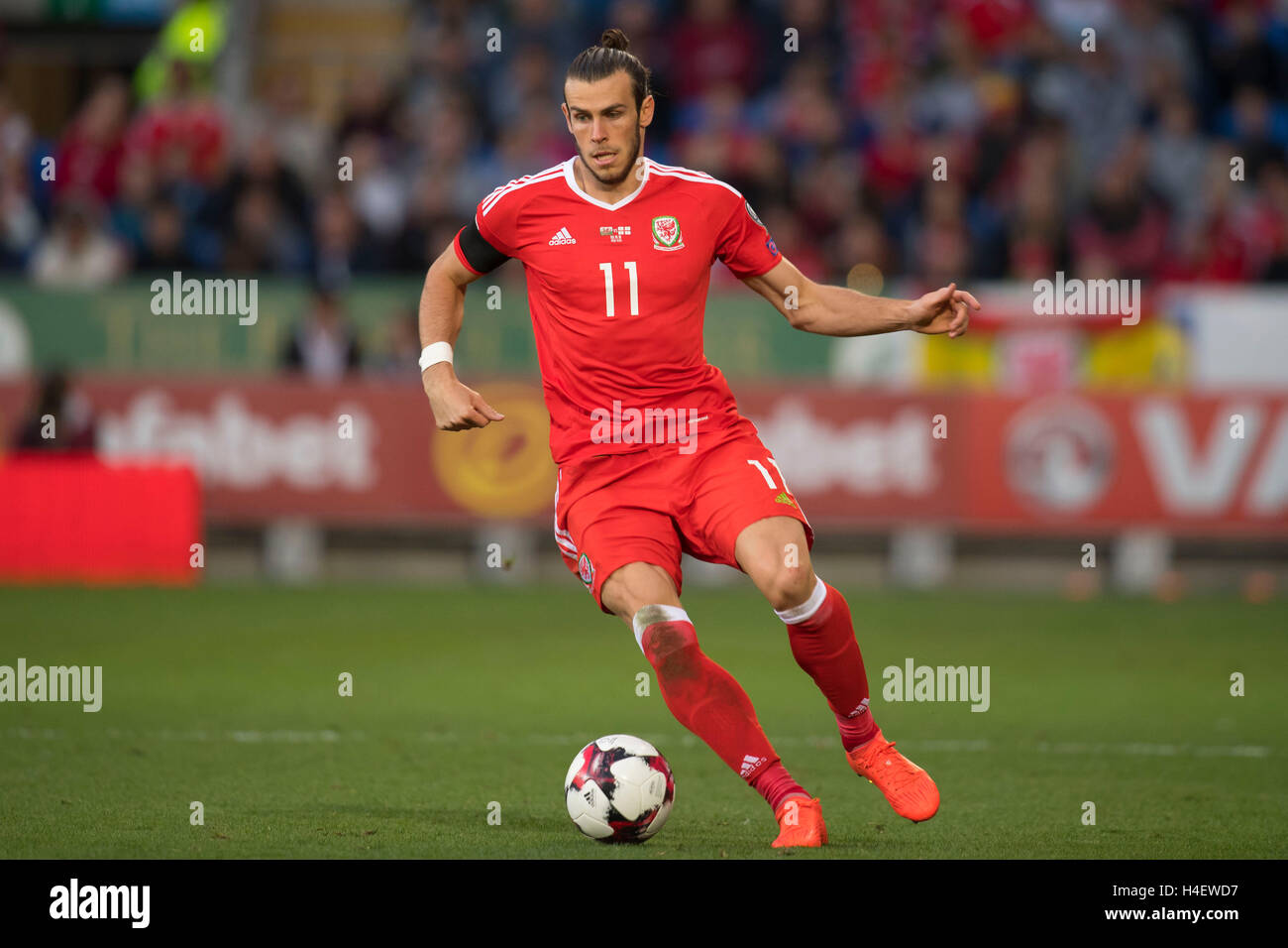 Gareth Bale in azione per il Galles squadra di calcio. Foto Stock Gareth Bale in azione per il Galles squadra di calcio. Foto Stock