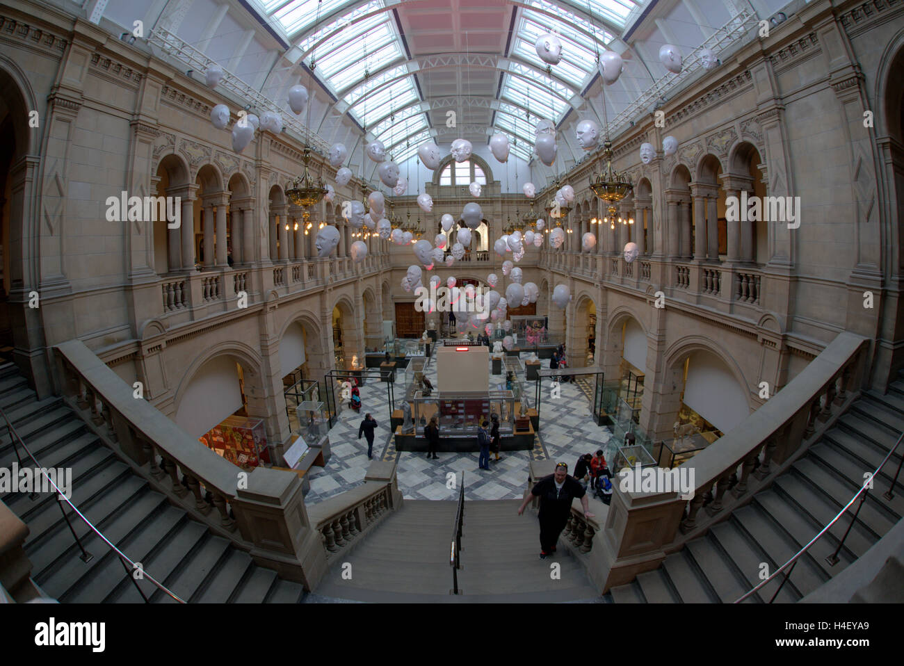 Glasgow Kelvingrove Museum interno all'interno di gallerie Foto Stock