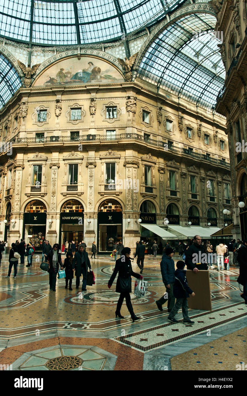 La gente in Galleria Vittorio Emanuele, la Galleria, Milano, Italia, Europa Foto Stock