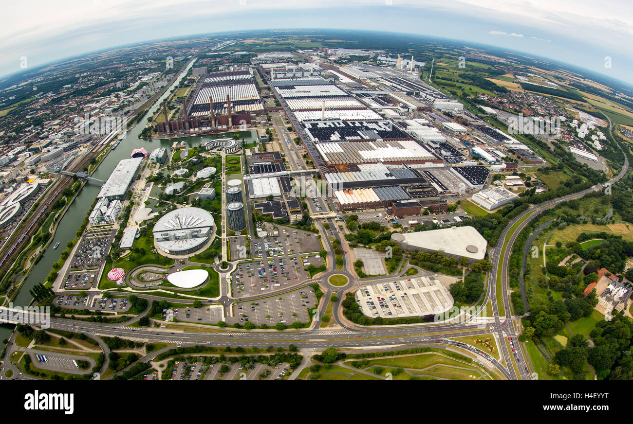 Vista aerea, Volkswagen a Wolfsburg in fabbrica, Autostadt e Ritz Carlton Hotel, lente fish-eye, Bassa Sassonia, Germania Foto Stock