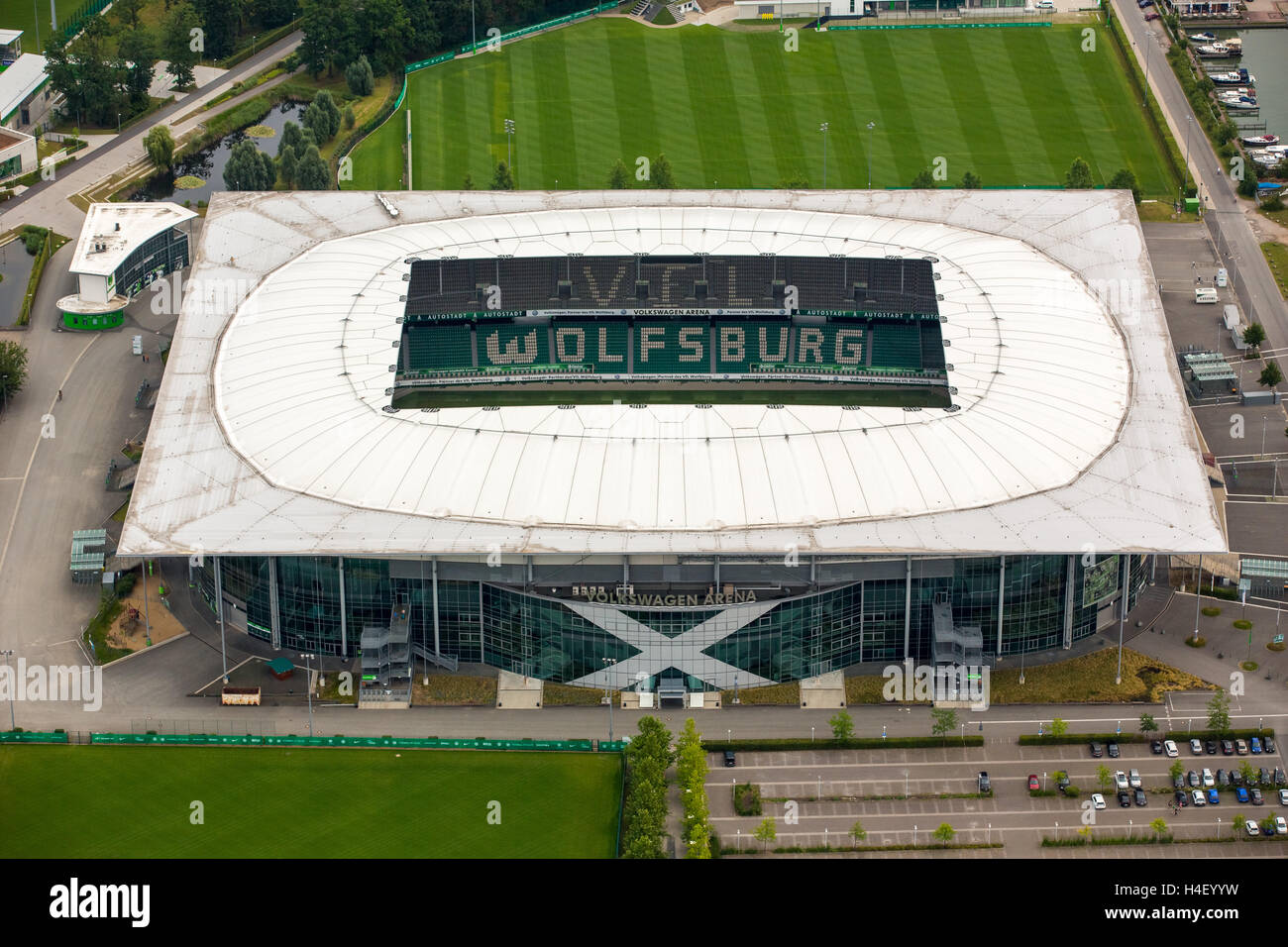 Vista aerea, Volkswagen Arena di Wolfsburg, Bundesliga Football Club, stabilimento Volkswagen a Wolfsburg, Bassa Sassonia, Germania Foto Stock