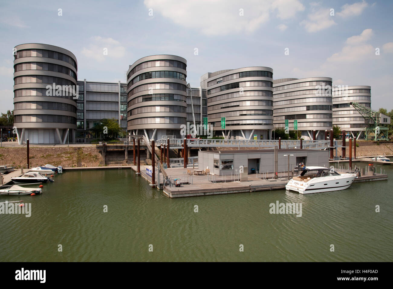 Cinque barche di edificio per uffici, Innenhafen porto di Duisburg, Ruhrgebiet regione Renania settentrionale-Vestfalia Foto Stock