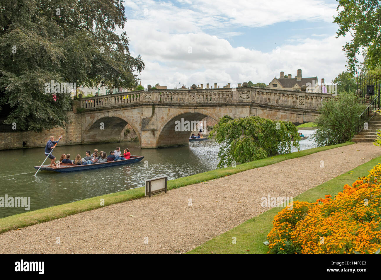 Clare College Bridge e giardini, Cambridge, Cambridgeshire, Inghilterra Foto Stock