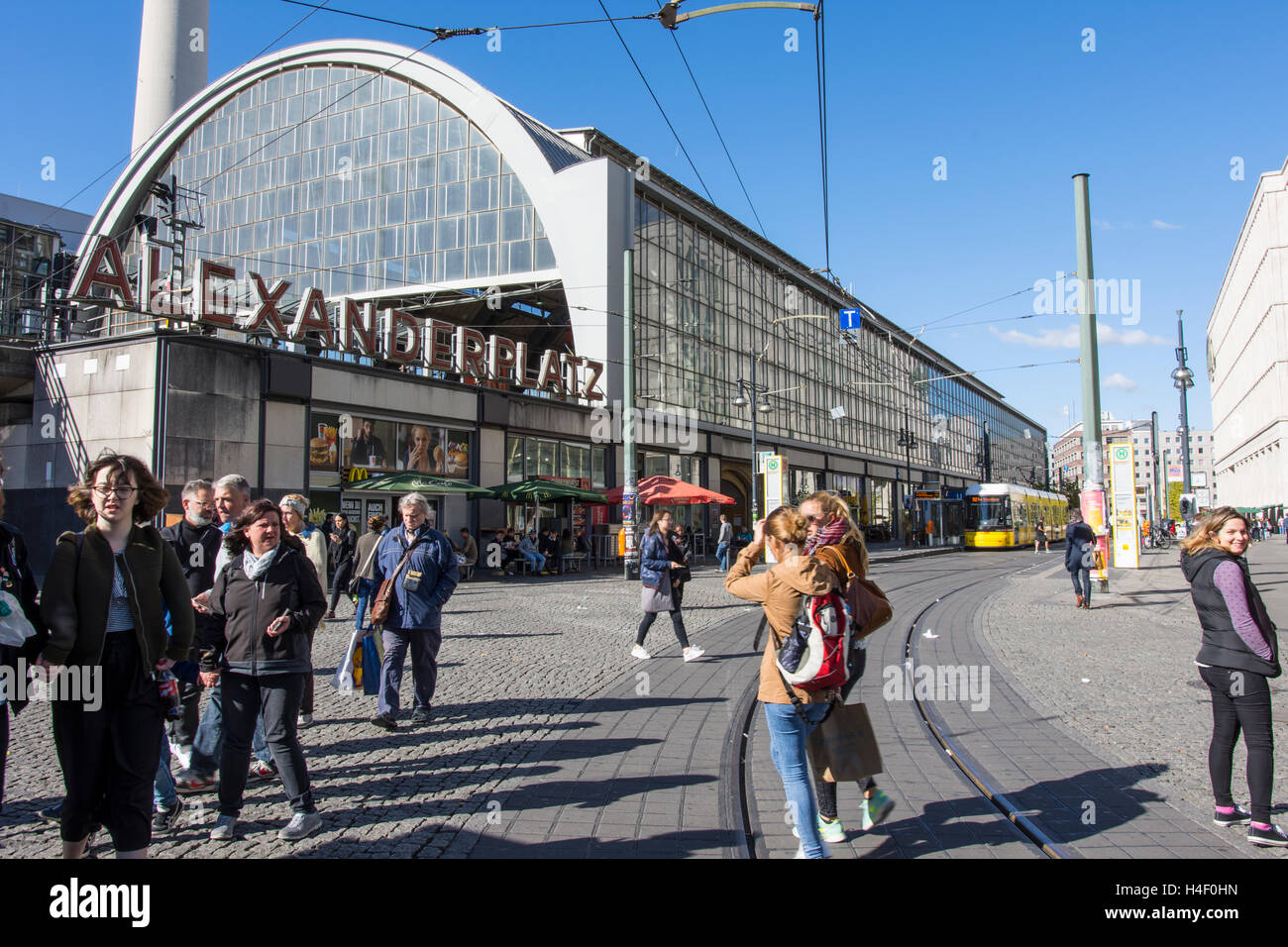 La stazione ferroviaria di Alexander Platz a Berlino Foto Stock