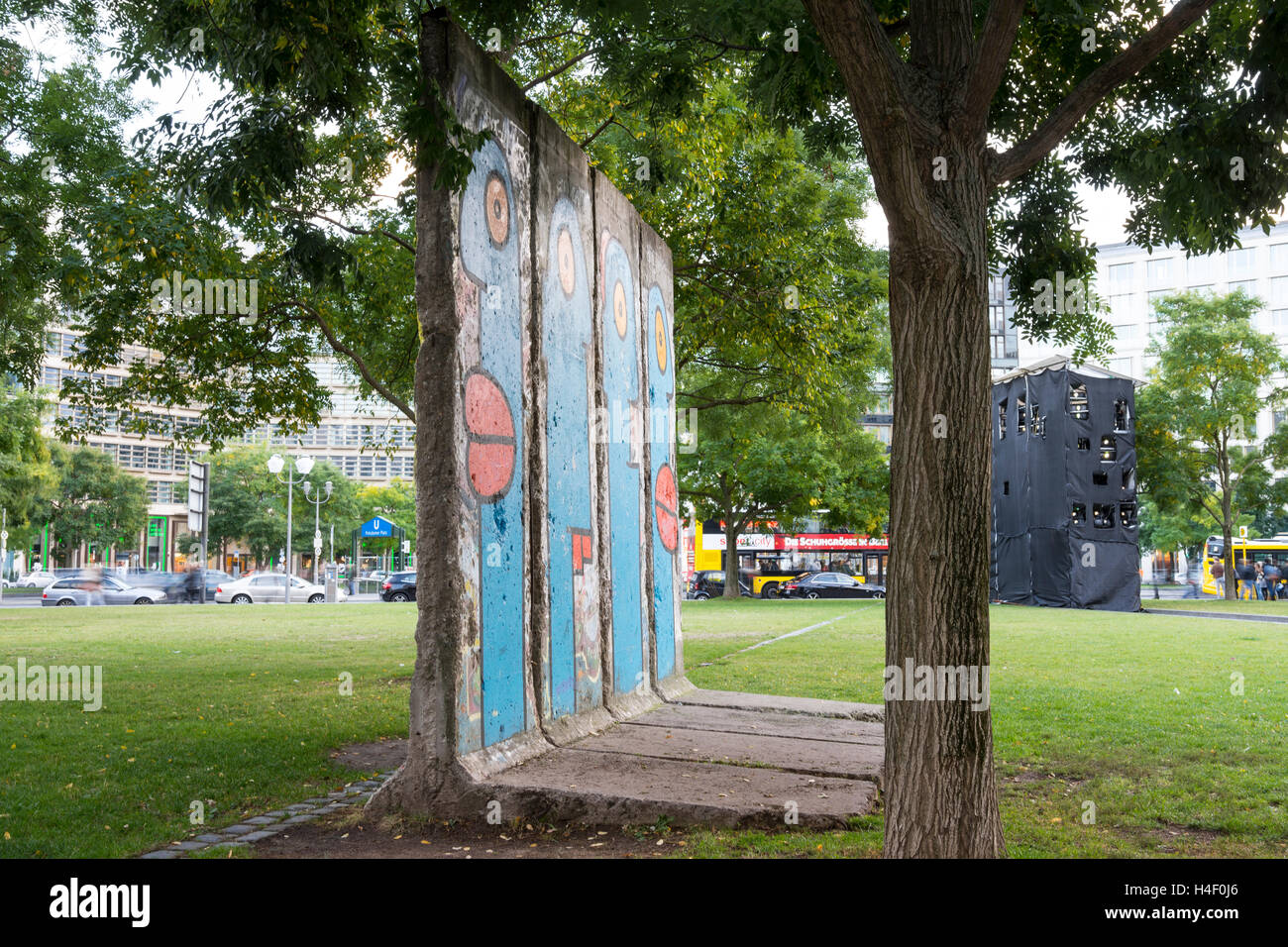 Vecchie sezioni del muro di Berlino a Potsdamer Platz di Berlino Foto Stock