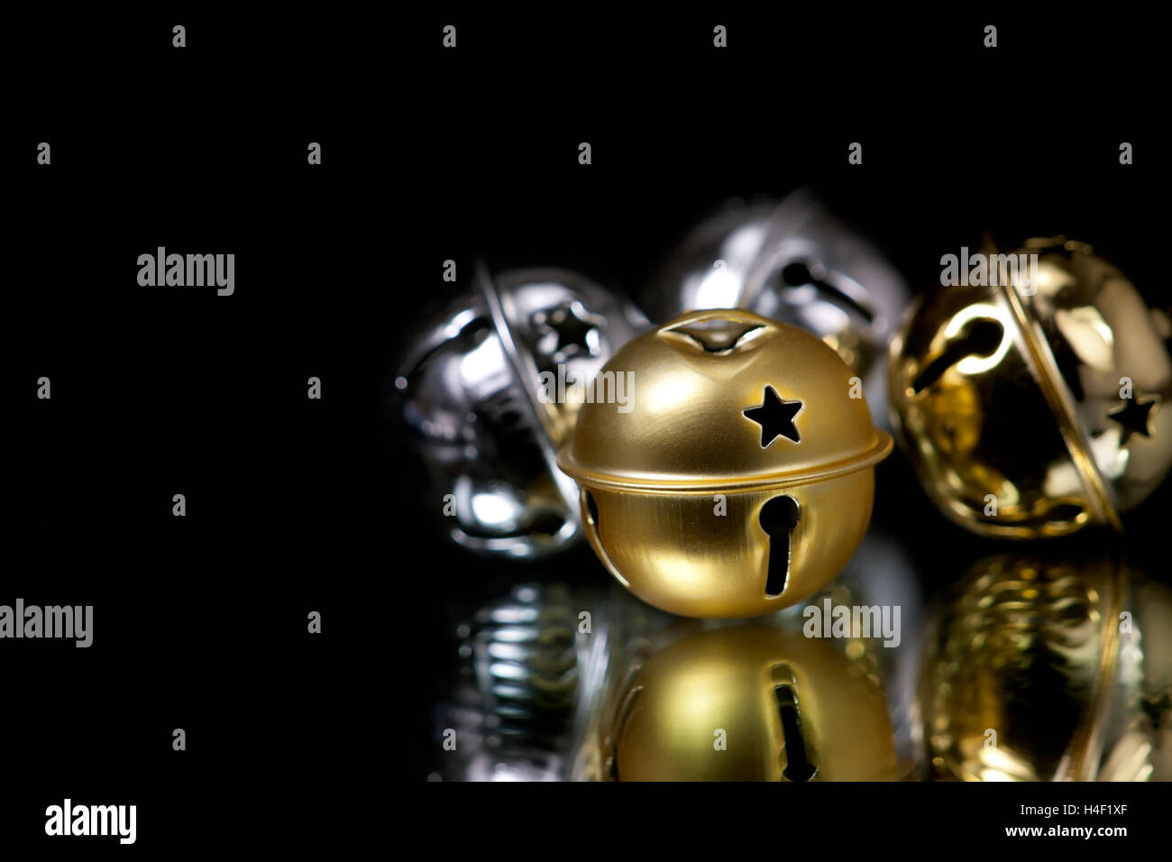 Natale Jingle Bell su sfondo nero Foto Stock