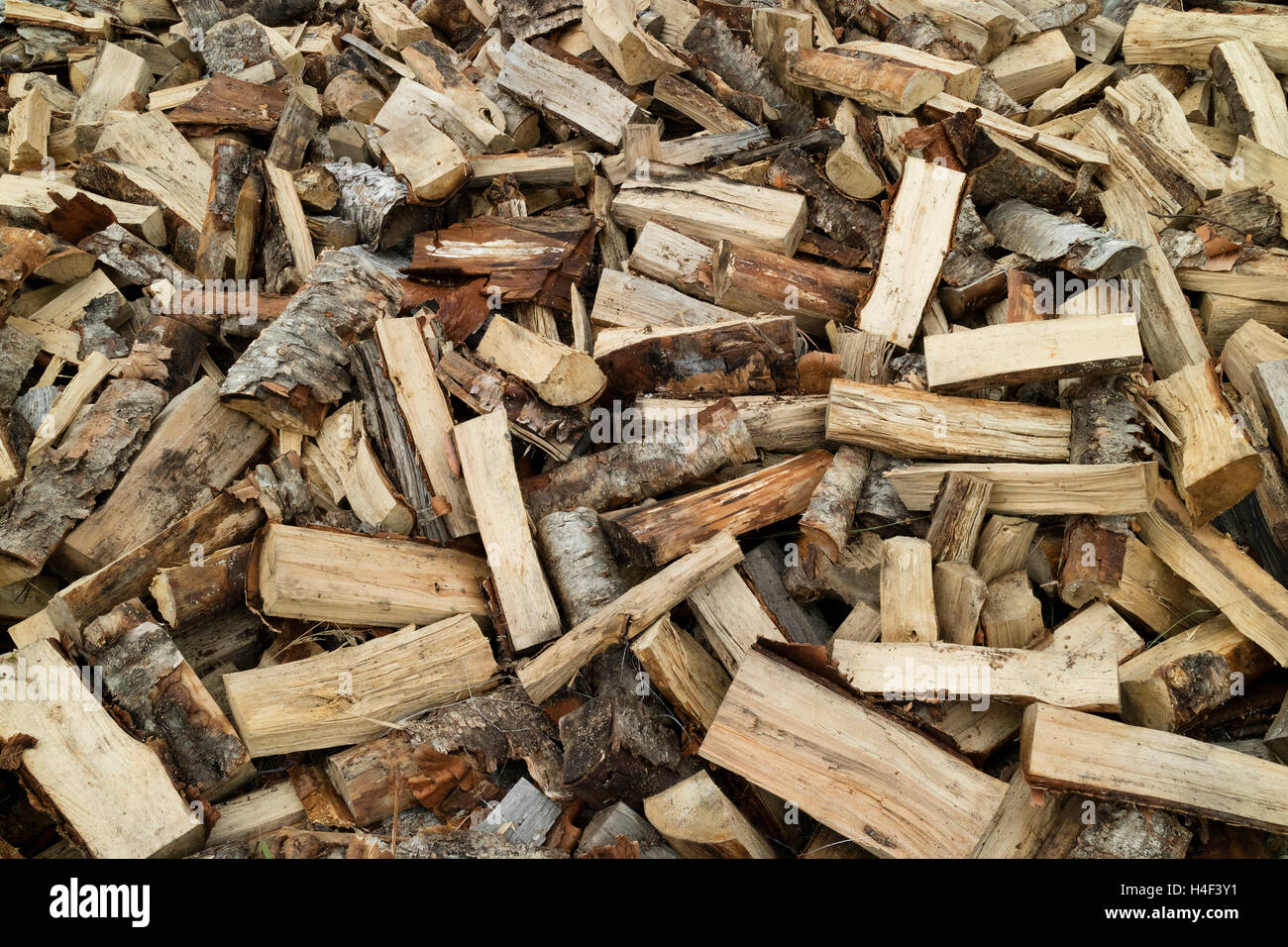 Legna da ardere pila di talee di legno per riscaldamento Foto Stock