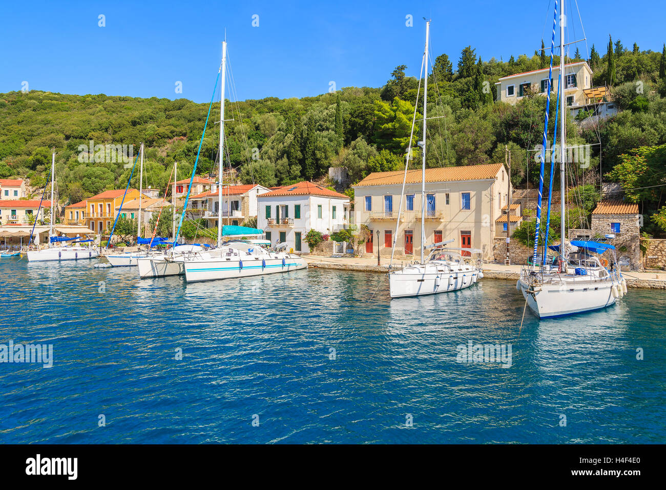 Yacht Barche nel porto di Kioni su Itaca Island, Grecia Foto Stock