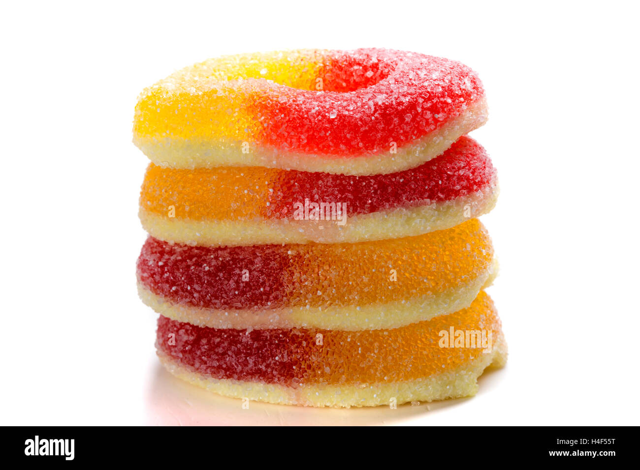 Pila di coloratissimi dolci caramelle jelly su sfondo bianco Foto Stock