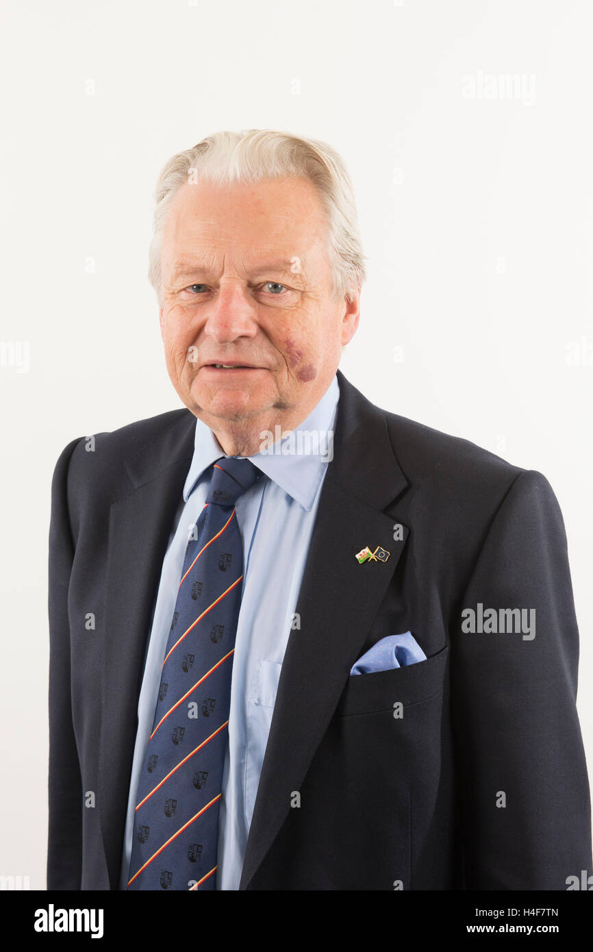 Signore Dafydd Elis-Thomas ex Plaid Cymru AM che esci per diventare un indipendente AM all'Assemblea del Galles. Foto Stock