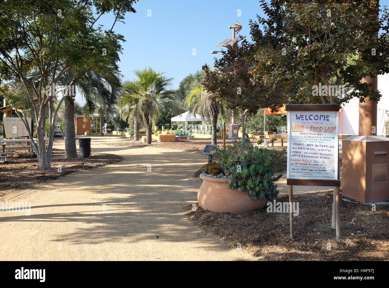 IRVINE, CA - 14 ottobre 2016: Grande Park Farm e Food Lab. Un acri a Irvine grande parte è un giardino dimostrativo Foto Stock