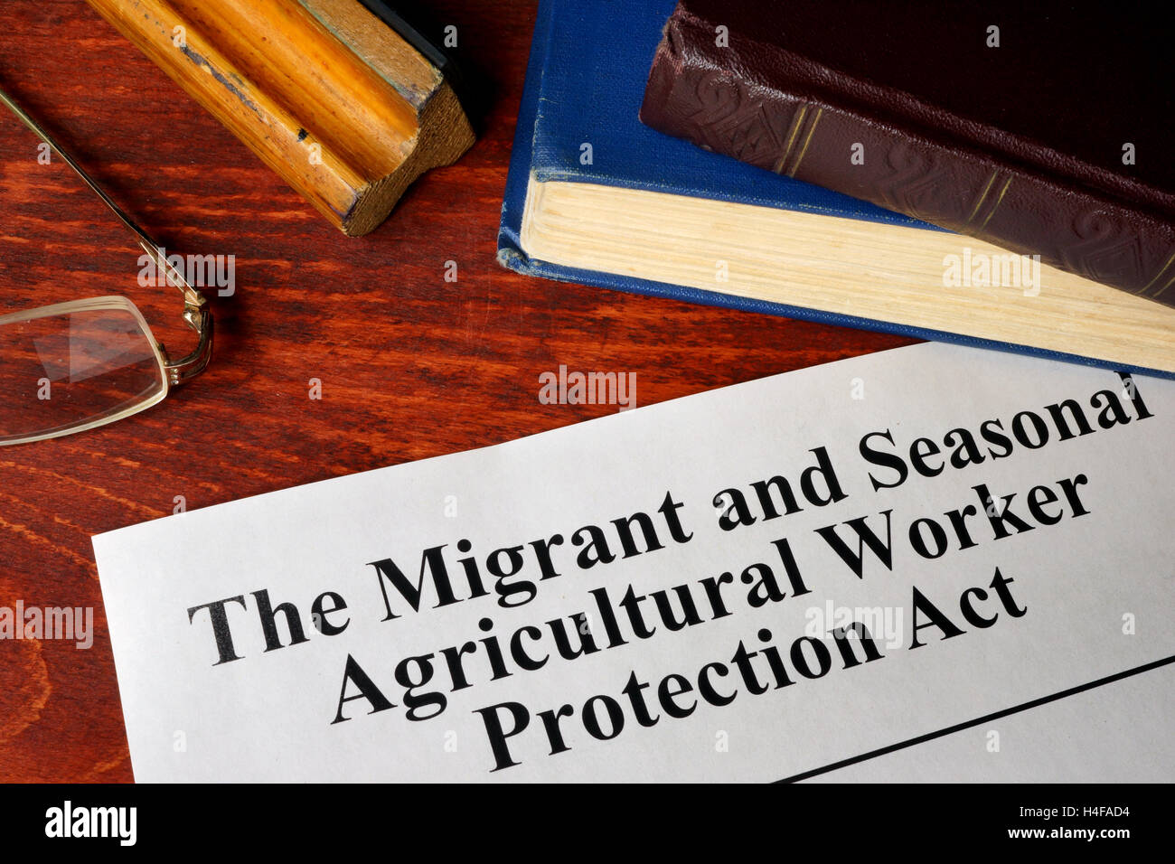 Il migrante e stagionali e un lavoratore agricolo Protection Act e un libro. awpa/mspa Foto Stock