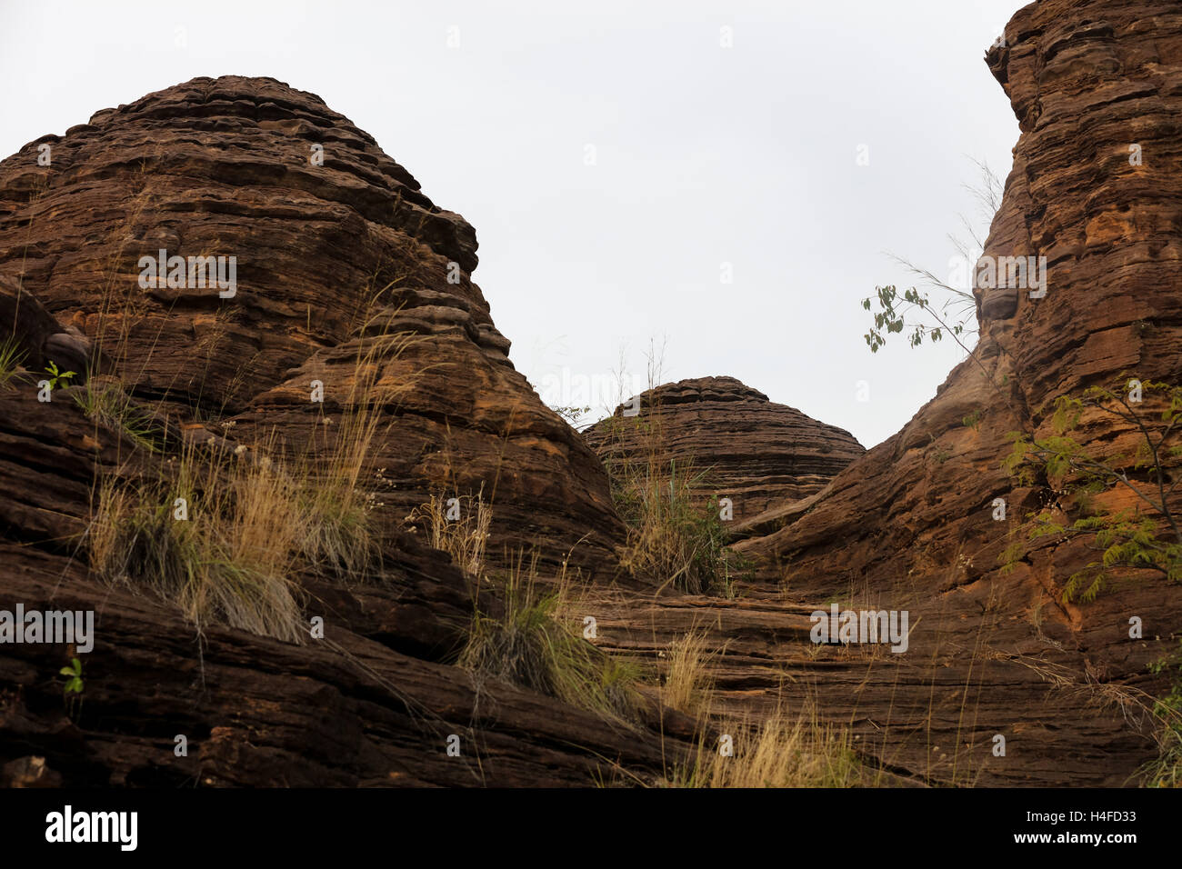 Le Cupole de Fabedougou sono fenomeno naturale di rocce scolpite dal vento ed erosione in Burkina Faso guardare come una pila di pancak Foto Stock