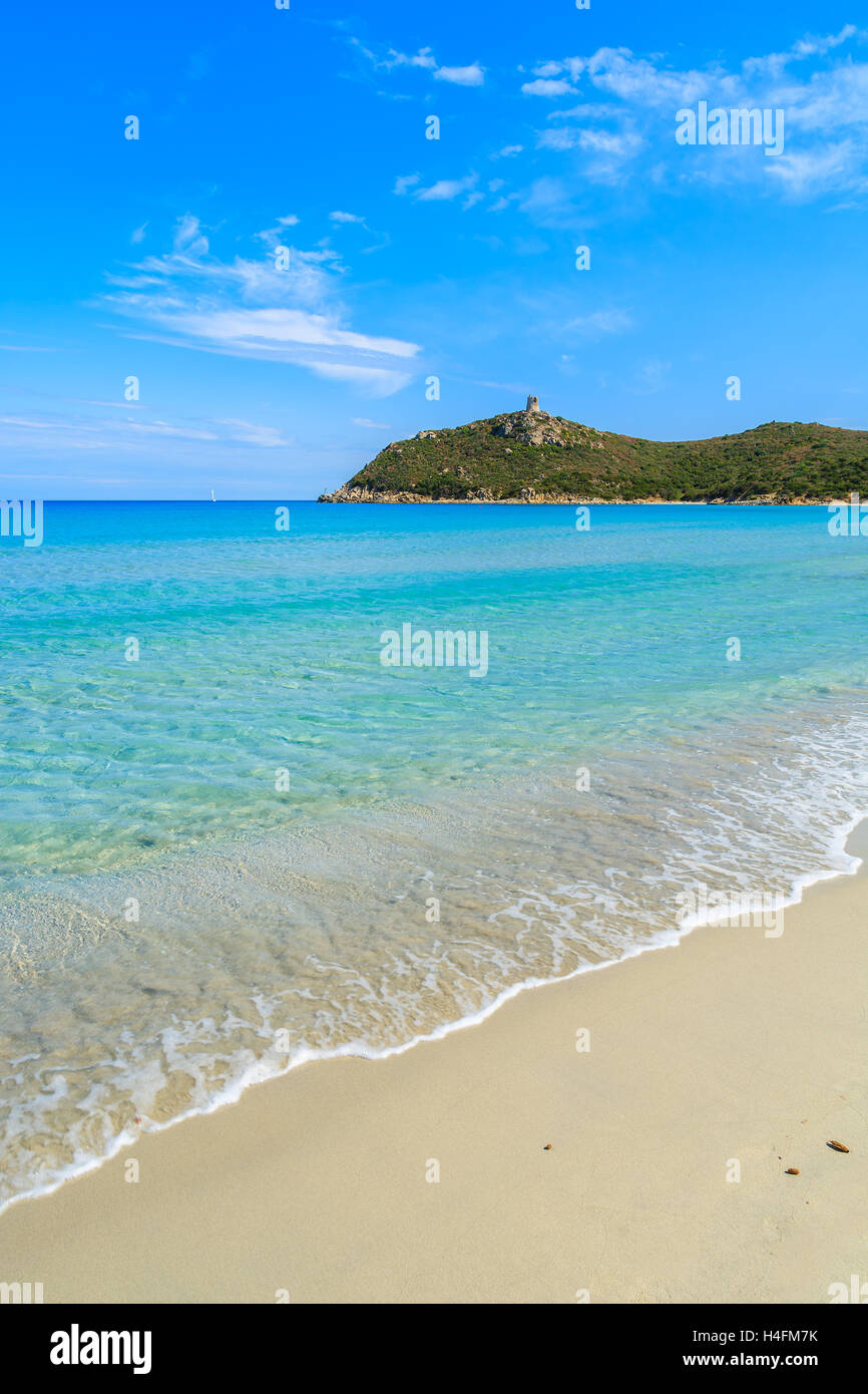 Bellissimo Porto Giunco spiaggia con mare azzurro acqua, l'isola di Sardegna, Italia Foto Stock