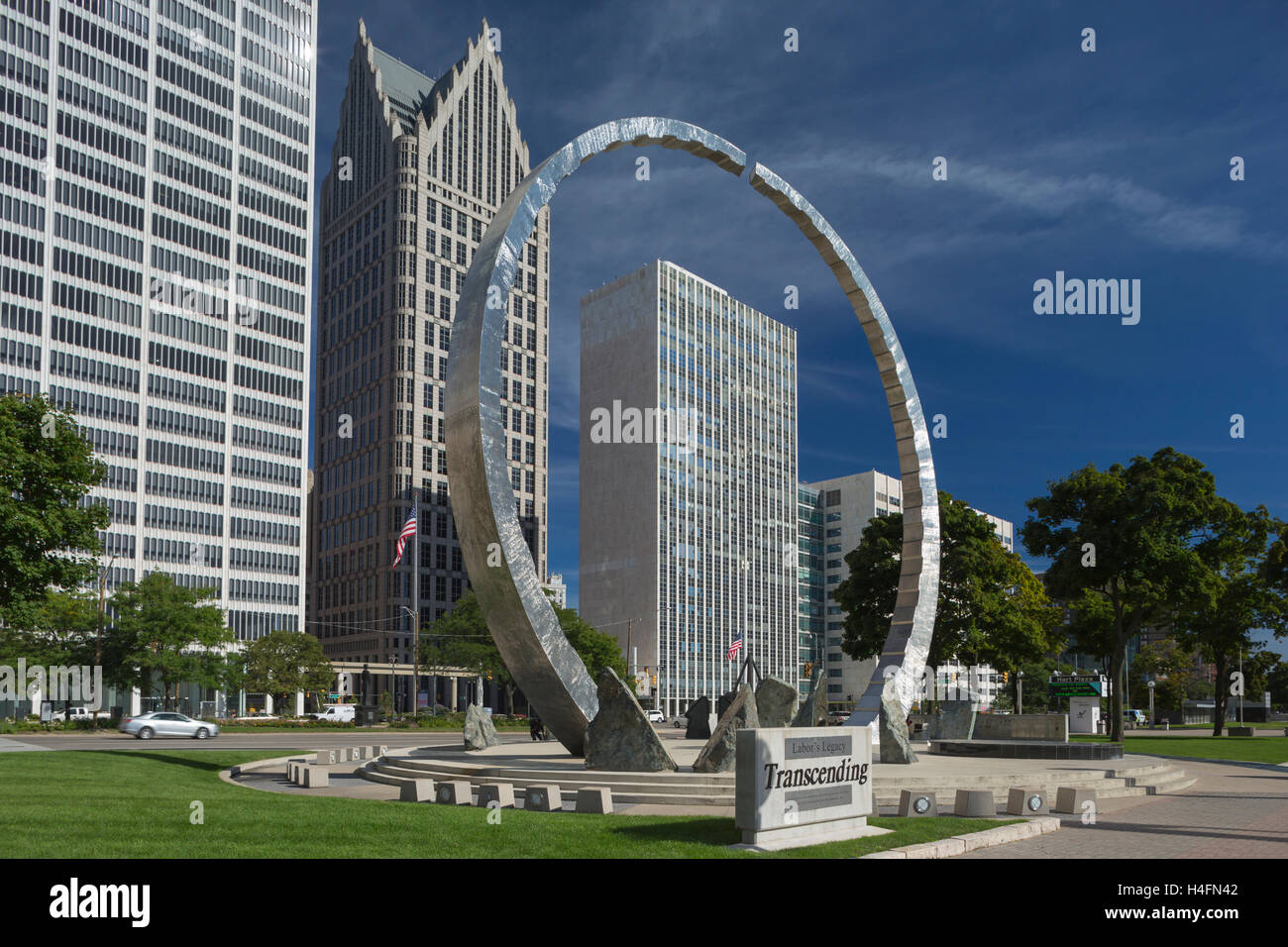 Trascendendo manodopera monumento LEGACY ARCH (©DAVID BARR/SERGIO DI GIUSTI 2003) HART PLAZA DOWNTOWN DETROIT MICHIGAN STATI UNITI Foto Stock