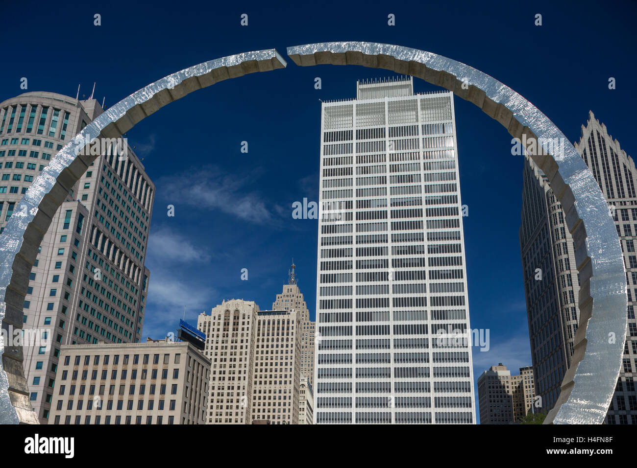 Trascendendo manodopera monumento LEGACY ARCH (©DAVID BARR 2003) HART PLAZA DOWNTOWN DETROIT MICHIGAN STATI UNITI Foto Stock