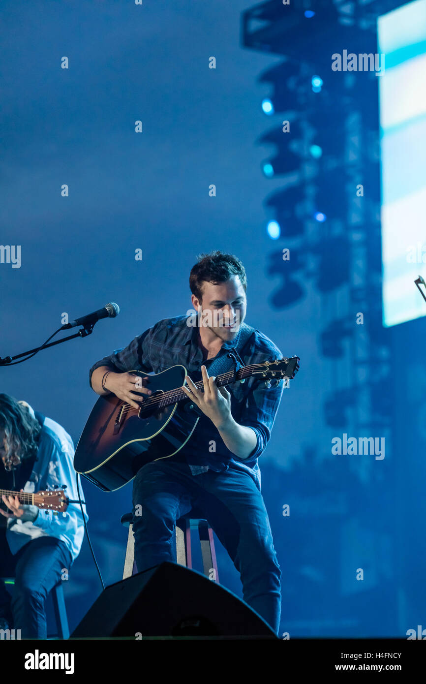 Phillip Phillips esegue alla cerimonia di chiusura per il Invictus giochi su 12 maggio 2016 presso la ESPN Wide World of Sports Complex di Orlando, in Florida. Foto Stock
