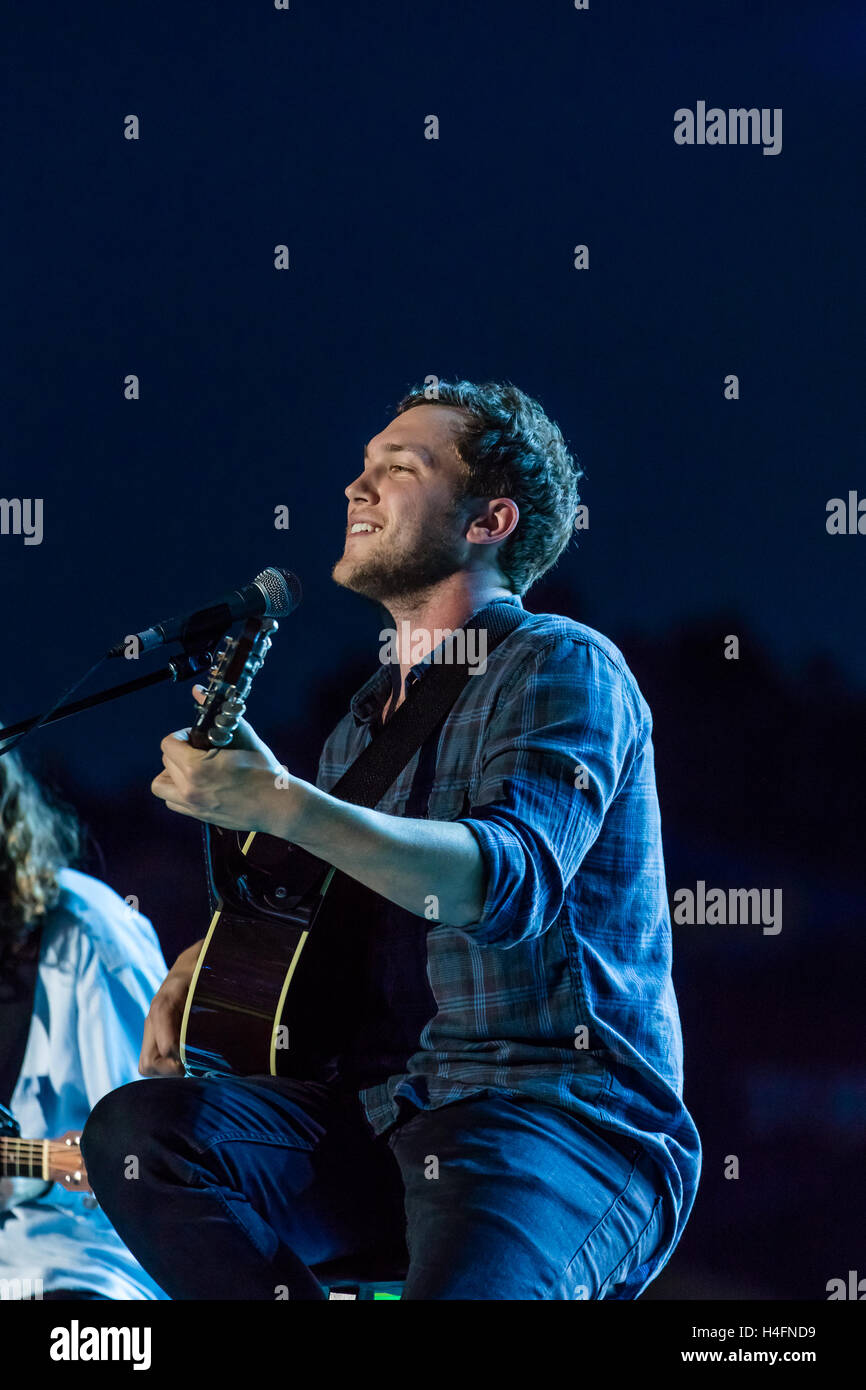 Phillip Phillips esegue alla cerimonia di chiusura per il Invictus giochi su 12 maggio 2016 presso la ESPN Wide World of Sports Complex di Orlando, in Florida. Foto Stock