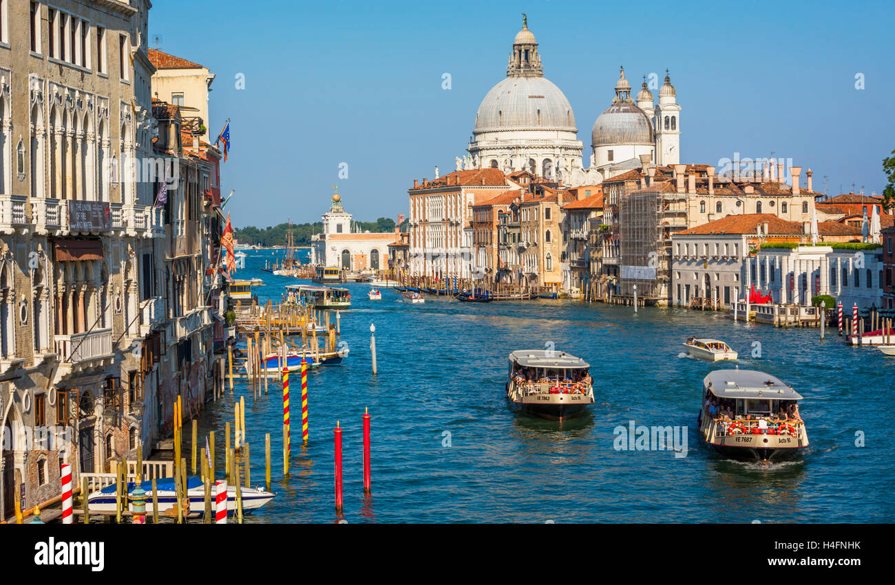 Venezia, Provincia di Venezia, regione Veneto, Italia. Vista lungo il Canal Grande fino a Santa Maria della Salute. Foto Stock